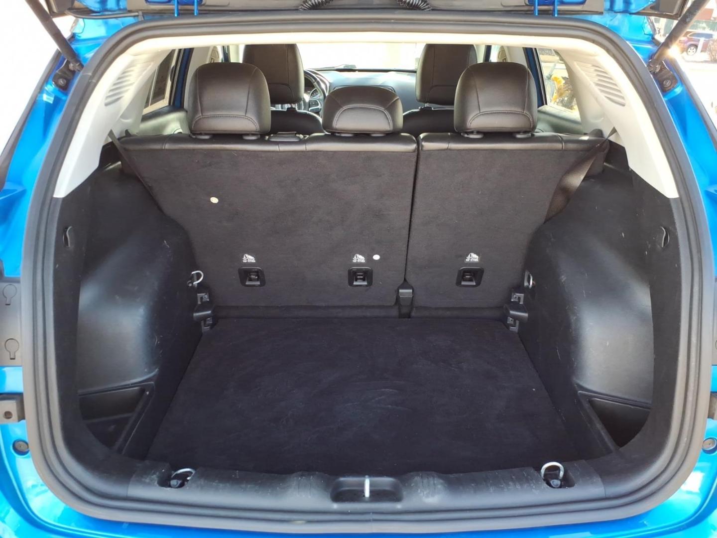 2018 Laser Blue Pearl Coat Jeep Compass Limited (3C4NJDCB7JT) with an 2.4L Tigershark 2.4L I4 180hp 175ft. lbs. Sequential Multiport Fuel Injection engine, 9-Speed Shiftable Automatic transmission, located at 5505 N. Summit St., Toledo, OH, 43611, (419) 729-2688, 41.654953, -83.530014 - Photo#16