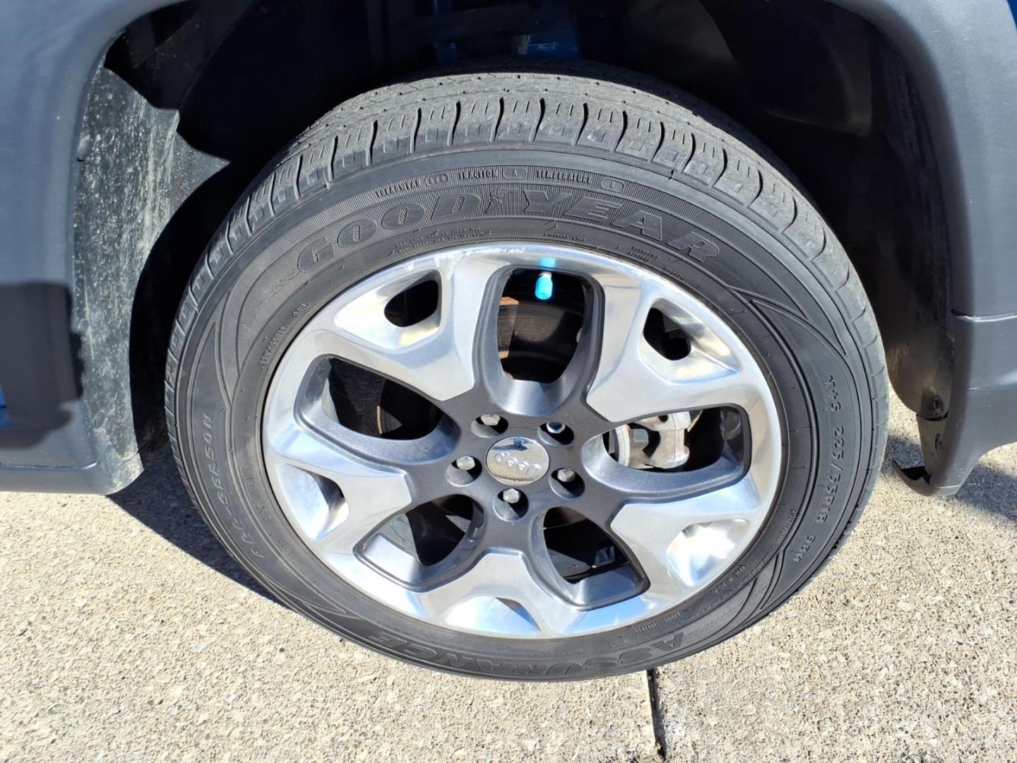 2018 Laser Blue Pearl Coat Jeep Compass Limited (3C4NJDCB7JT) with an 2.4L Tigershark 2.4L I4 180hp 175ft. lbs. Sequential Multiport Fuel Injection engine, 9-Speed Shiftable Automatic transmission, located at 5505 N. Summit St., Toledo, OH, 43611, (419) 729-2688, 41.654953, -83.530014 - Photo#26