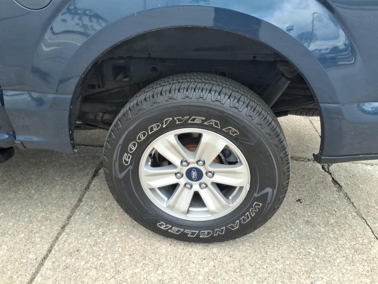 2016 Blue Jeans Metallic Ford F-150 XLT (1FTEW1EF1GF) with an 5.0L 5.0L Flex Fuel V8 385hp 387ft. lbs. Sequential Multiport Fuel Injection engine, 6-Speed Shiftable Automatic transmission, located at 5505 N. Summit St., Toledo, OH, 43611, (419) 729-2688, 41.654953, -83.530014 - Photo#20