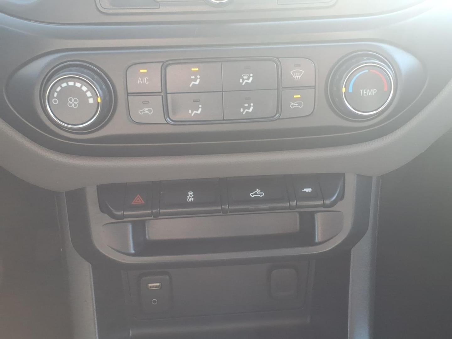 2018 Black Chevrolet Colorado Work Truck (1GCHSBEN2J1) with an 3.6L 3.6L V6 308hp 275ft. lbs. Direct Injection engine, 8-Speed Shiftable Automatic transmission, located at 5505 N. Summit St., Toledo, OH, 43611, (419) 729-2688, 41.654953, -83.530014 - Photo#8