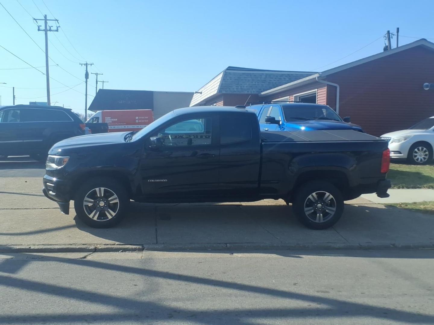 2018 Black Chevrolet Colorado Work Truck (1GCHSBEN2J1) with an 3.6L 3.6L V6 308hp 275ft. lbs. Direct Injection engine, 8-Speed Shiftable Automatic transmission, located at 5505 N. Summit St., Toledo, OH, 43611, (419) 729-2688, 41.654953, -83.530014 - Photo#17
