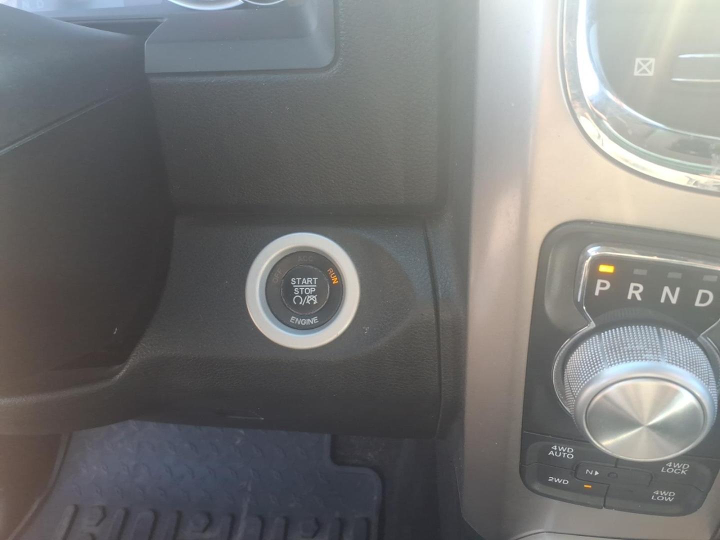 2015 Brilliant Black Crystal Pearl Coat/Bright Silver M RAM 1500 Laramie (1C6RR7VT0FS) with an 5.7L HEMI 5.7L V8 395hp 410ft. lbs. Sequential Multiport Fuel Injection engine, 8-Speed Shiftable Automatic transmission, located at 5505 N. Summit St., Toledo, OH, 43611, (419) 729-2688, 41.654953, -83.530014 - Photo#11