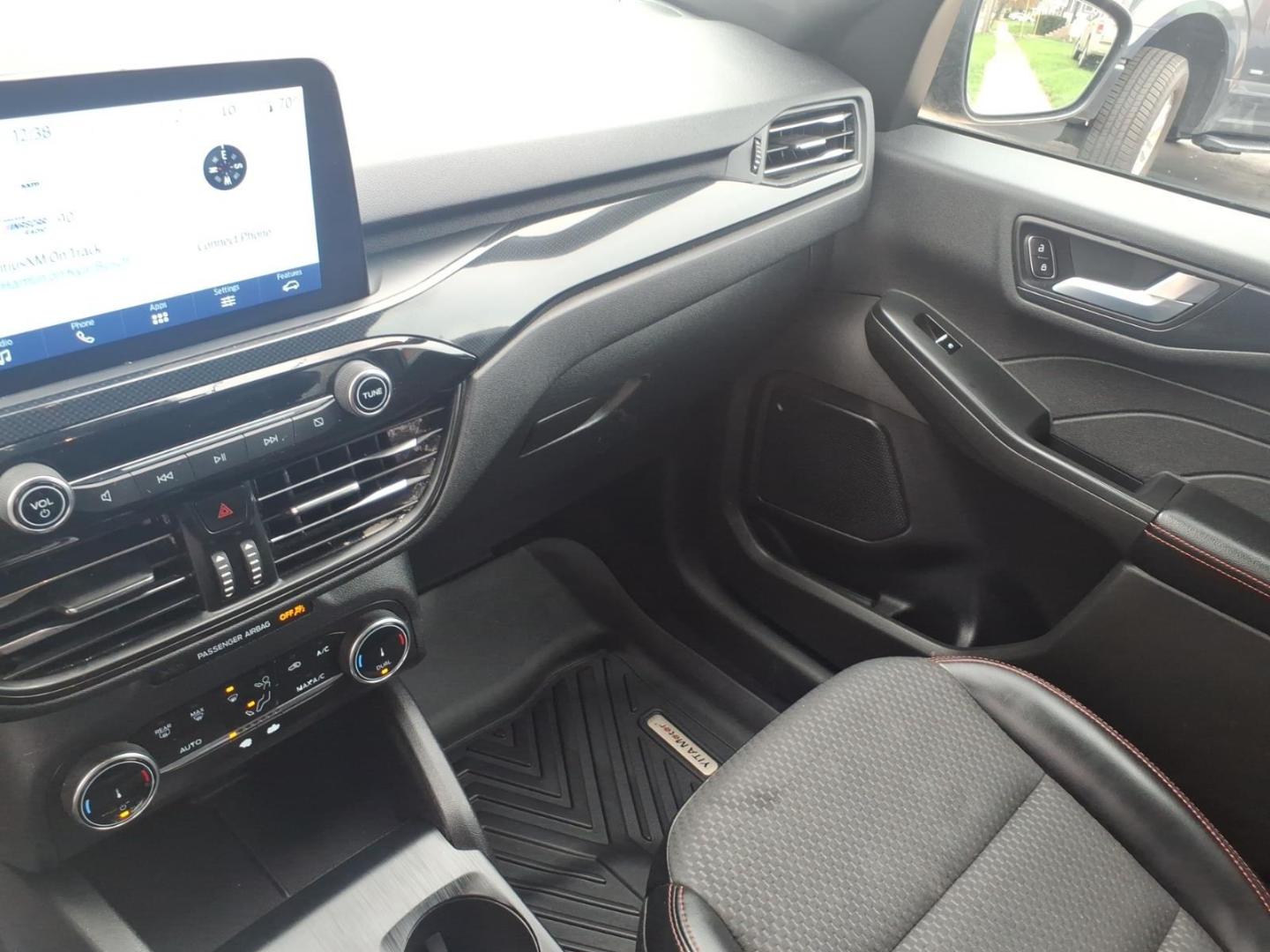 2023 Agate Black Um Ford Escape ST-Line (1FMCU0MNXPU) with an 1.5L EcoBoost 1.5L Turbo I3 180hp 199ft. lbs. Direct Injection engine, 8-Speed Shiftable Automatic transmission, located at 5505 N. Summit St., Toledo, OH, 43611, (419) 729-2688, 41.654953, -83.530014 - Photo#11