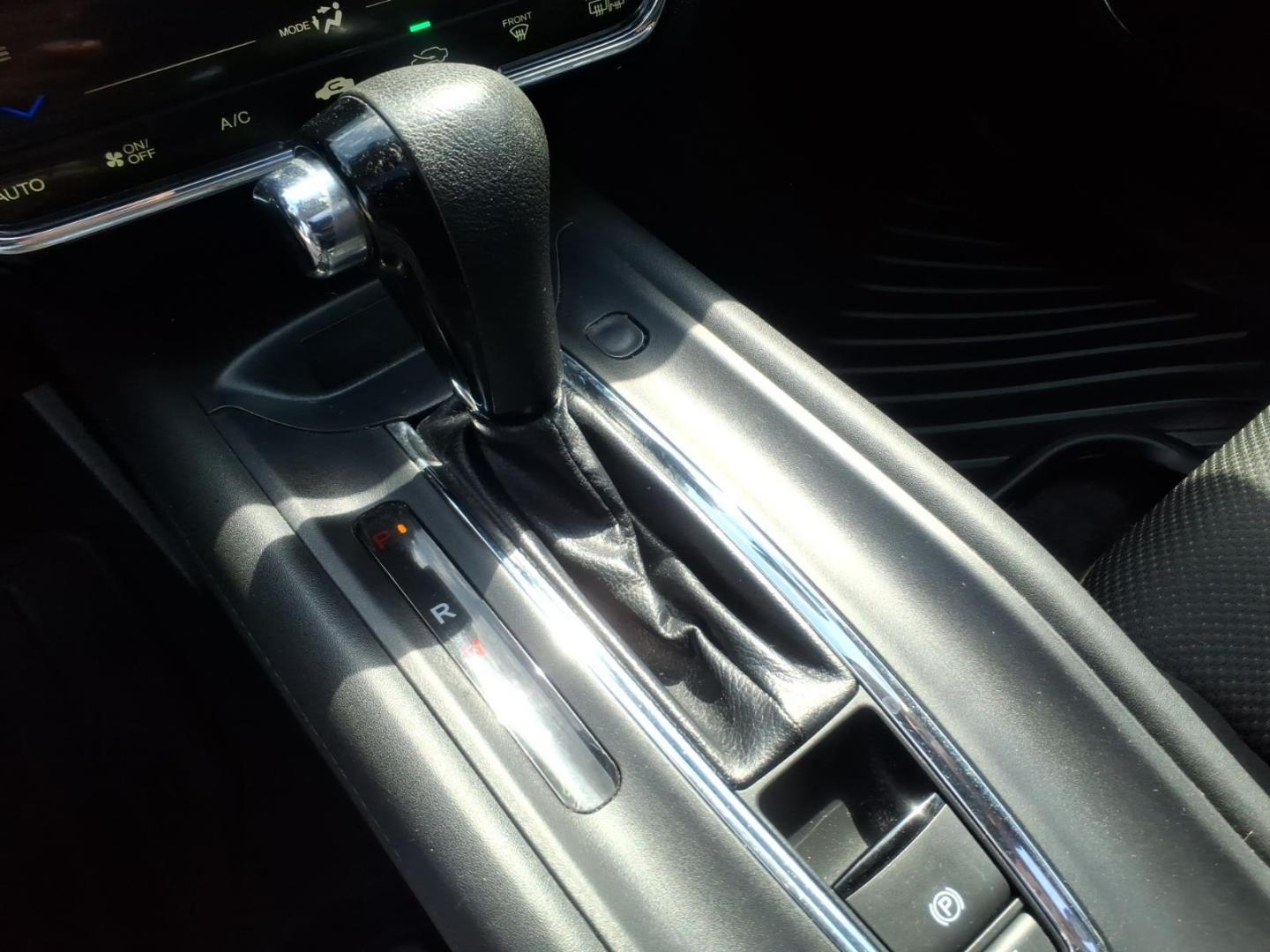 2018 Aegean Blue Metallic Bs Honda HR-V EX (3CZRU6H52JG) with an 1.8L 1.8L I4 141hp 127ft. lbs. Sequential Multiport Fuel Injection engine, 7-Speed Shiftable CVT transmission, located at 5505 N. Summit St., Toledo, OH, 43611, (419) 729-2688, 41.654953, -83.530014 - Photo#11