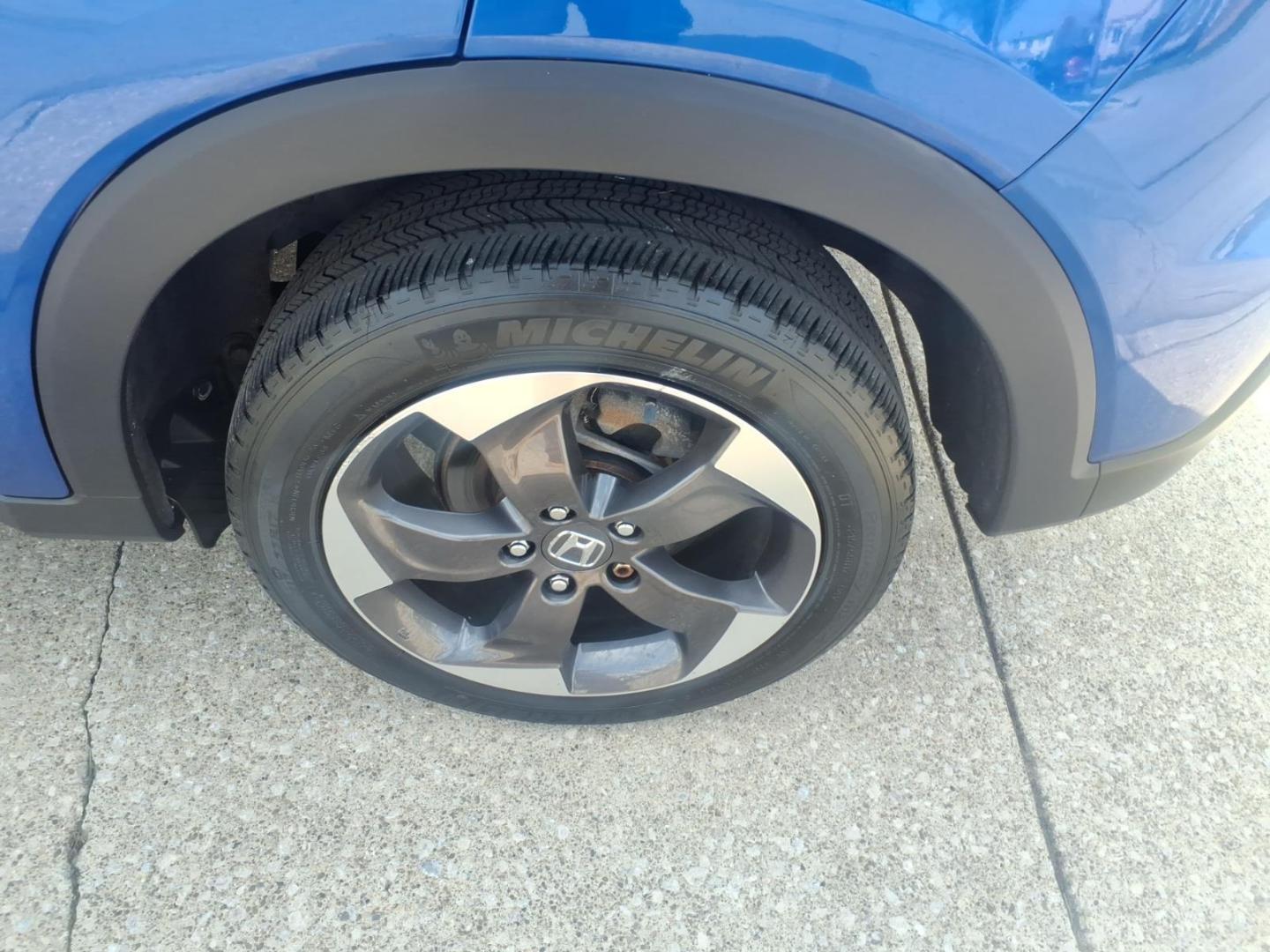 2018 Aegean Blue Metallic Bs Honda HR-V EX (3CZRU6H52JG) with an 1.8L 1.8L I4 141hp 127ft. lbs. Sequential Multiport Fuel Injection engine, 7-Speed Shiftable CVT transmission, located at 5505 N. Summit St., Toledo, OH, 43611, (419) 729-2688, 41.654953, -83.530014 - Photo#23