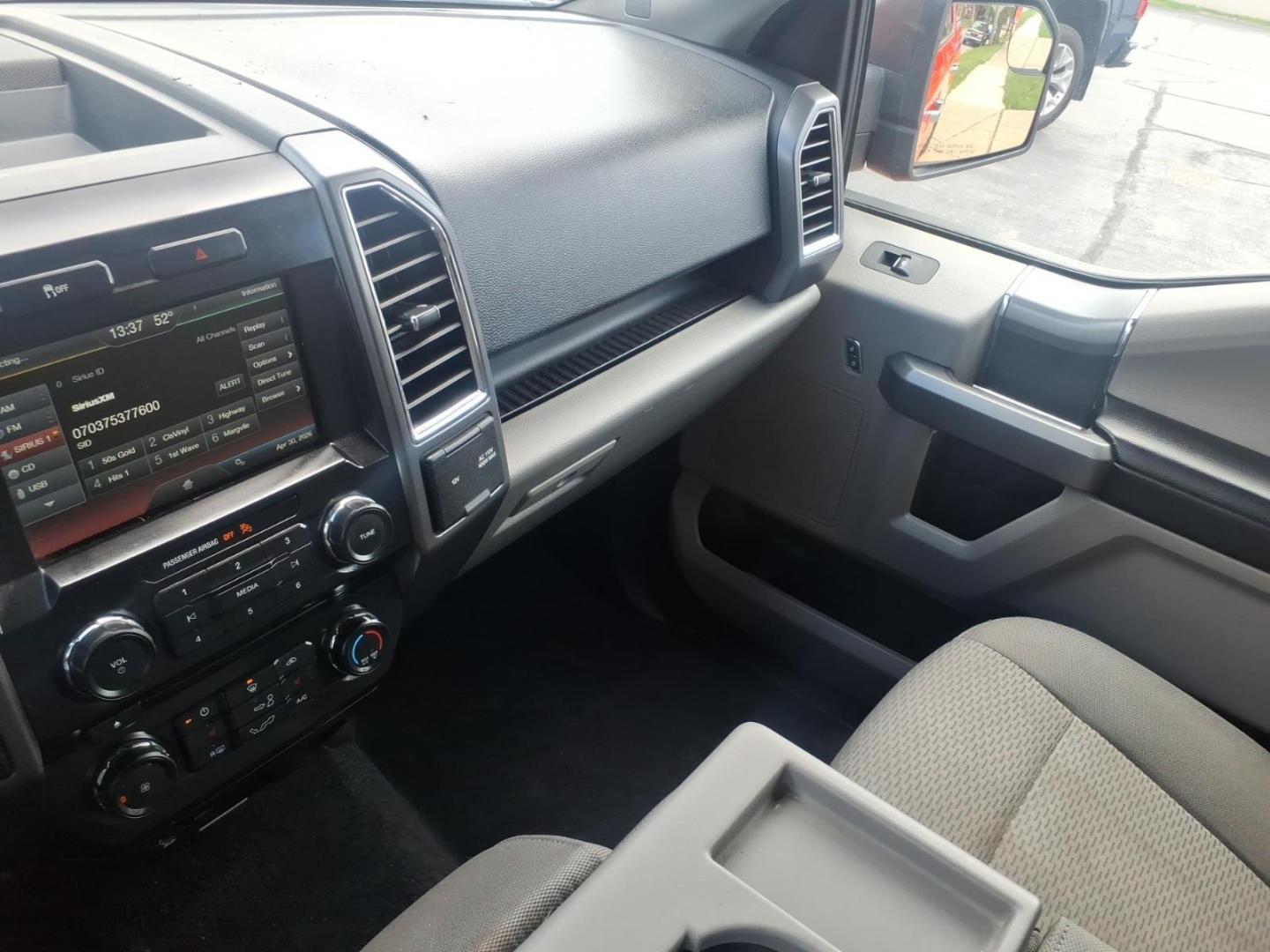 2015 Race Red Ford F-150 XLT (1FTFW1EG8FK) with an 3.5L EcoBoost 3.5L Twin Turbo V6 365hp 420ft. lbs. Direct Injection engine, 6-Speed Shiftable Automatic transmission, located at 5505 N. Summit St., Toledo, OH, 43611, (419) 729-2688, 41.654953, -83.530014 - Photo#10