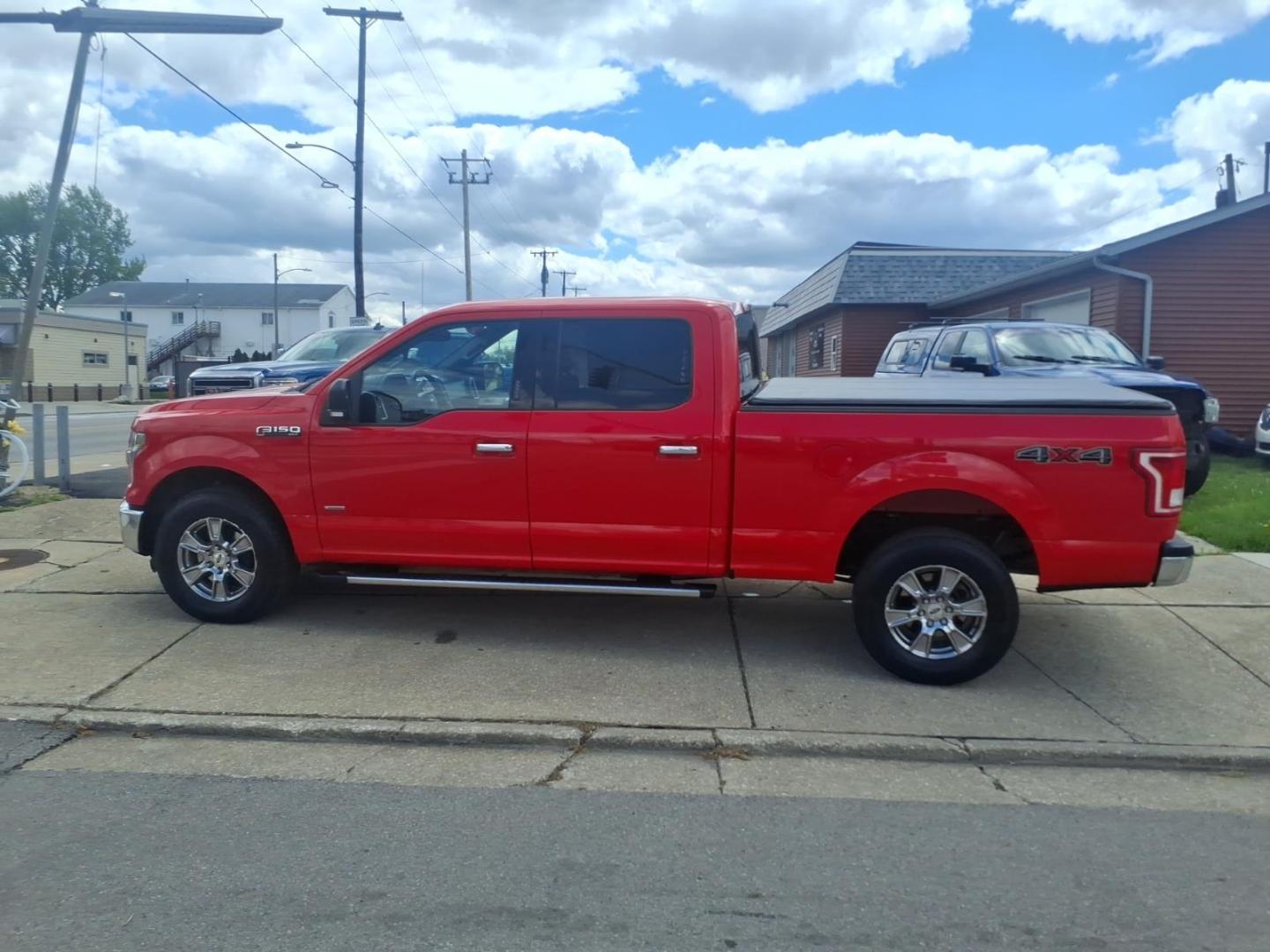 2015 Race Red Ford F-150 XLT (1FTFW1EG8FK) with an 3.5L EcoBoost 3.5L Twin Turbo V6 365hp 420ft. lbs. Direct Injection engine, 6-Speed Shiftable Automatic transmission, located at 5505 N. Summit St., Toledo, OH, 43611, (419) 729-2688, 41.654953, -83.530014 - Photo#15