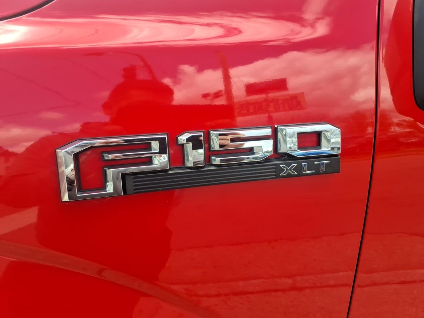 2015 Race Red Ford F-150 XLT (1FTFW1EG8FK) with an 3.5L EcoBoost 3.5L Twin Turbo V6 365hp 420ft. lbs. Direct Injection engine, 6-Speed Shiftable Automatic transmission, located at 5505 N. Summit St., Toledo, OH, 43611, (419) 729-2688, 41.654953, -83.530014 - Photo#23