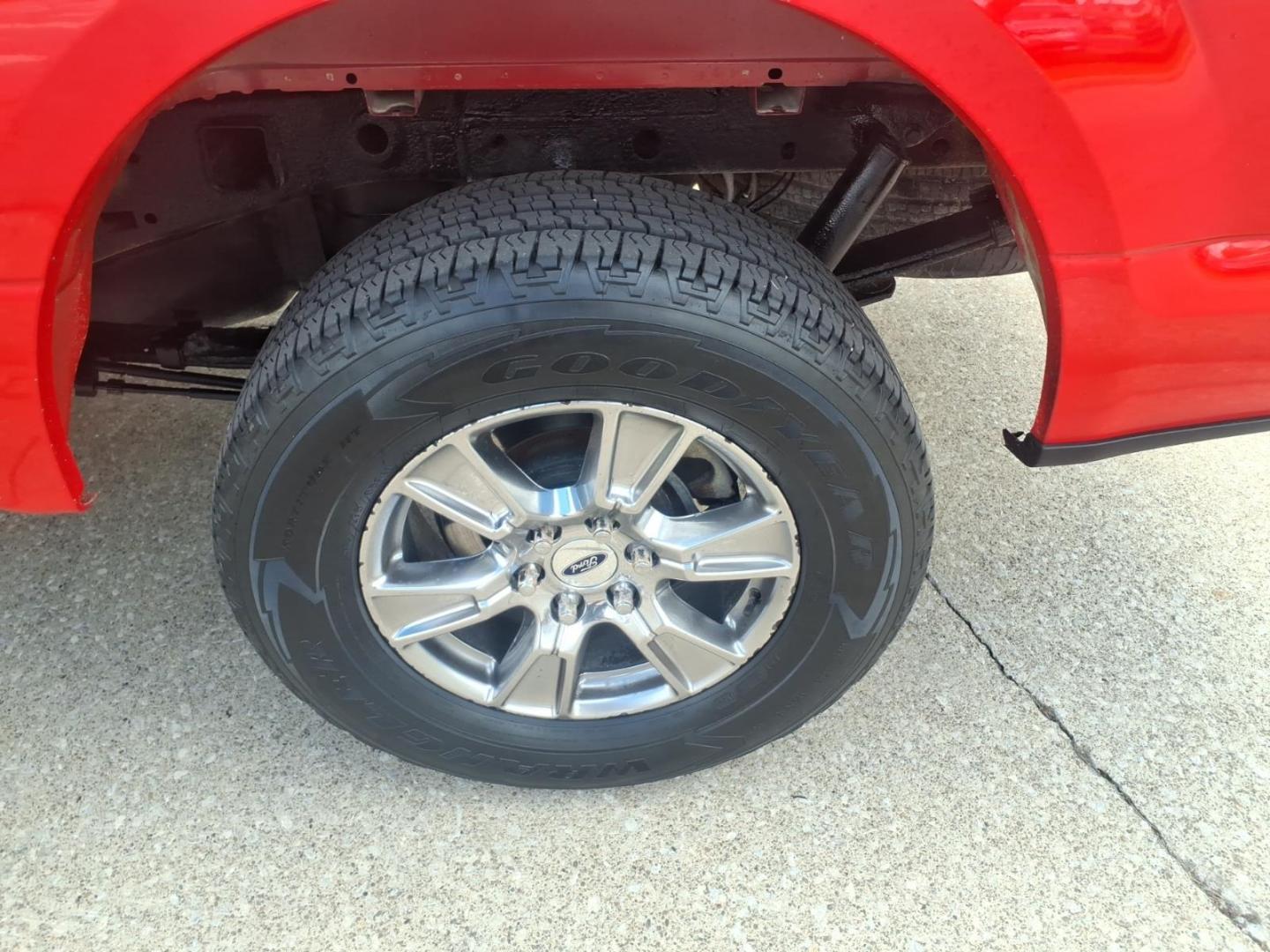 2015 Race Red Ford F-150 XLT (1FTFW1EG8FK) with an 3.5L EcoBoost 3.5L Twin Turbo V6 365hp 420ft. lbs. Direct Injection engine, 6-Speed Shiftable Automatic transmission, located at 5505 N. Summit St., Toledo, OH, 43611, (419) 729-2688, 41.654953, -83.530014 - Photo#24