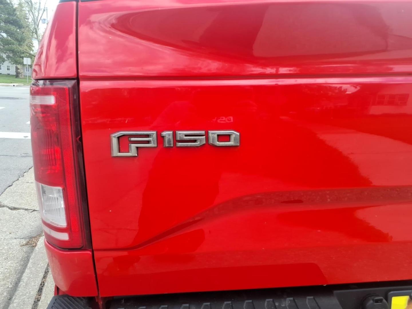 2015 Race Red Ford F-150 XLT (1FTFW1EG8FK) with an 3.5L EcoBoost 3.5L Twin Turbo V6 365hp 420ft. lbs. Direct Injection engine, 6-Speed Shiftable Automatic transmission, located at 5505 N. Summit St., Toledo, OH, 43611, (419) 729-2688, 41.654953, -83.530014 - Photo#25