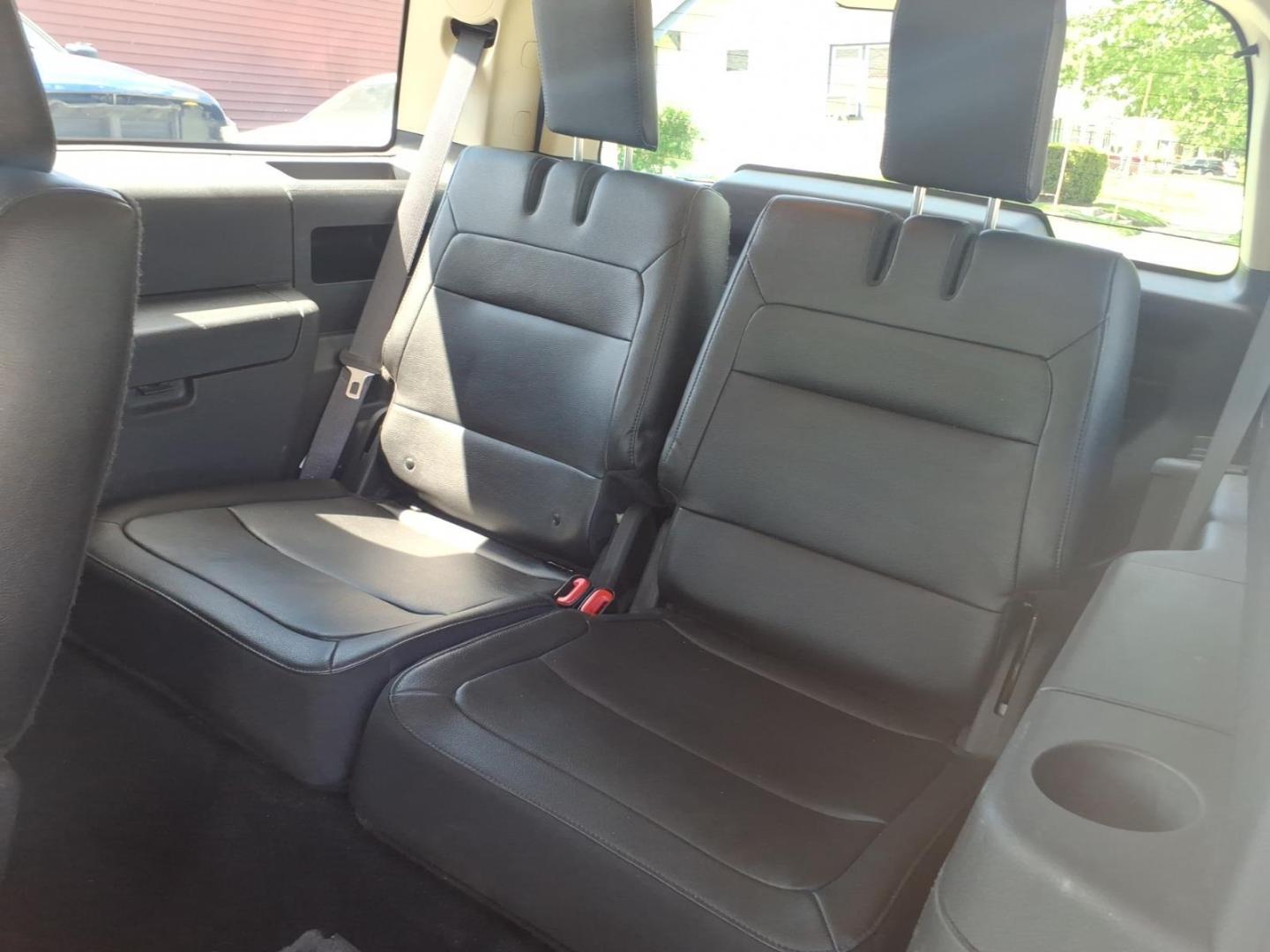 2019 Magnetic J7 Ford Flex SEL (2FMHK6C83KB) with an 3.5L 3.5L V6 287hp 254ft. lbs. Sequential Multiport Fuel Injection engine, 6-Speed Shiftable Automatic transmission, located at 5505 N. Summit St., Toledo, OH, 43611, (419) 729-2688, 41.654953, -83.530014 - Photo#16
