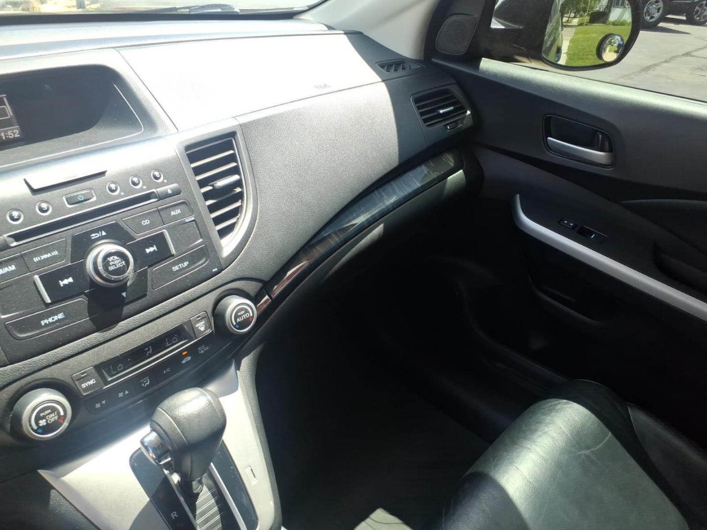 2012 Crystal Black Pearl Bk Honda CR-V EX-L (2HKRM4H75CH) with an 2.4L 2.4L I4 185hp 163ft. lbs. Sequential Multiport Fuel Injection engine, 5-Speed Automatic transmission, located at 5505 N. Summit St., Toledo, OH, 43611, (419) 729-2688, 41.654953, -83.530014 - Photo#14