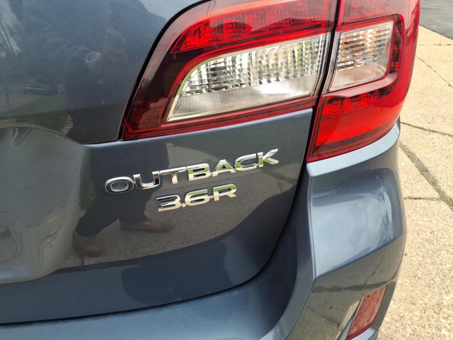 2016 Lapis Blue Pearl Subaru Outback 3.6R Limited (4S4BSEJC7G3) with an 3.6L H6 256hp 247ft. lbs. Sequential Multiport Fuel Injection engine, 6-Speed Shiftable CVT transmission, located at 5505 N. Summit St., Toledo, OH, 43611, (419) 729-2688, 41.654953, -83.530014 - Photo#26