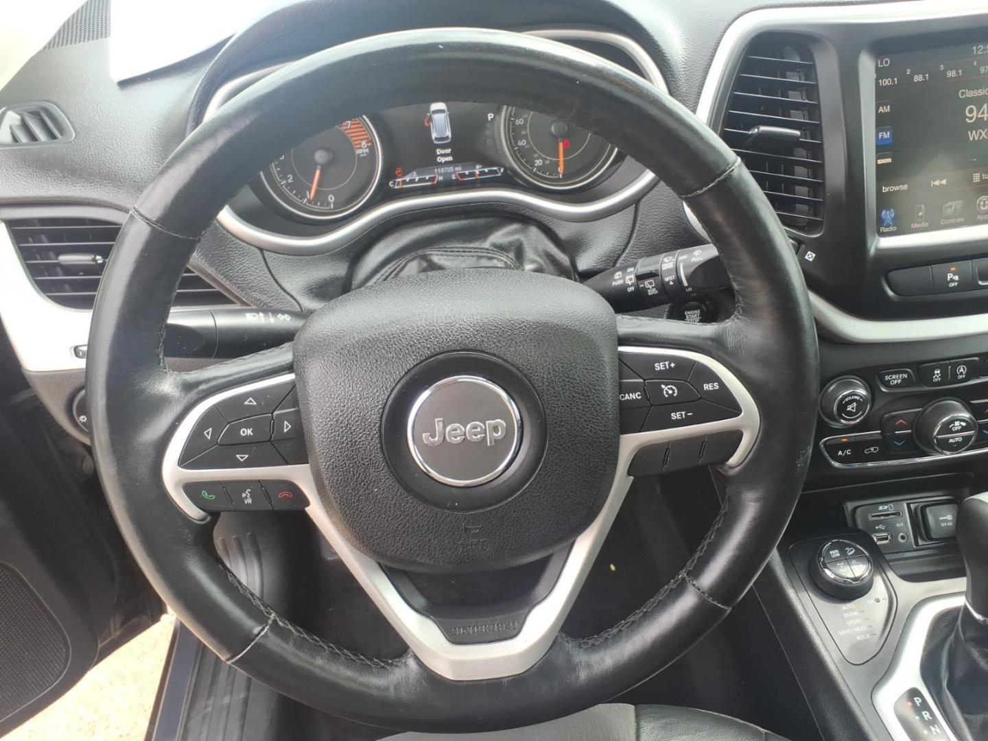 2017 Granite Crystal Metallic Clear Coat Jeep Cherokee Trailhawk (1C4PJMBSXHW) with an 3.2L V6 271hp 239ft. lbs. Sequential Multiport Fuel Injection engine, 4WD 9-Speed Shiftable Automatic transmission, located at 5505 N. Summit St., Toledo, OH, 43611, (419) 729-2688, 41.654953, -83.530014 - Photo#4