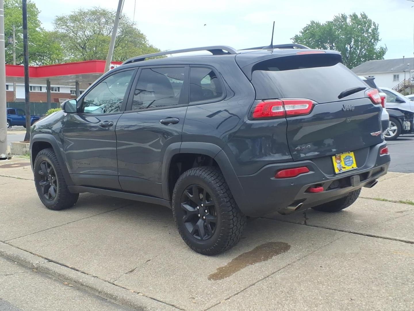 2017 Granite Crystal Metallic Clear Coat Jeep Cherokee Trailhawk (1C4PJMBSXHW) with an 3.2L V6 271hp 239ft. lbs. Sequential Multiport Fuel Injection engine, 4WD 9-Speed Shiftable Automatic transmission, located at 5505 N. Summit St., Toledo, OH, 43611, (419) 729-2688, 41.654953, -83.530014 - Photo#20