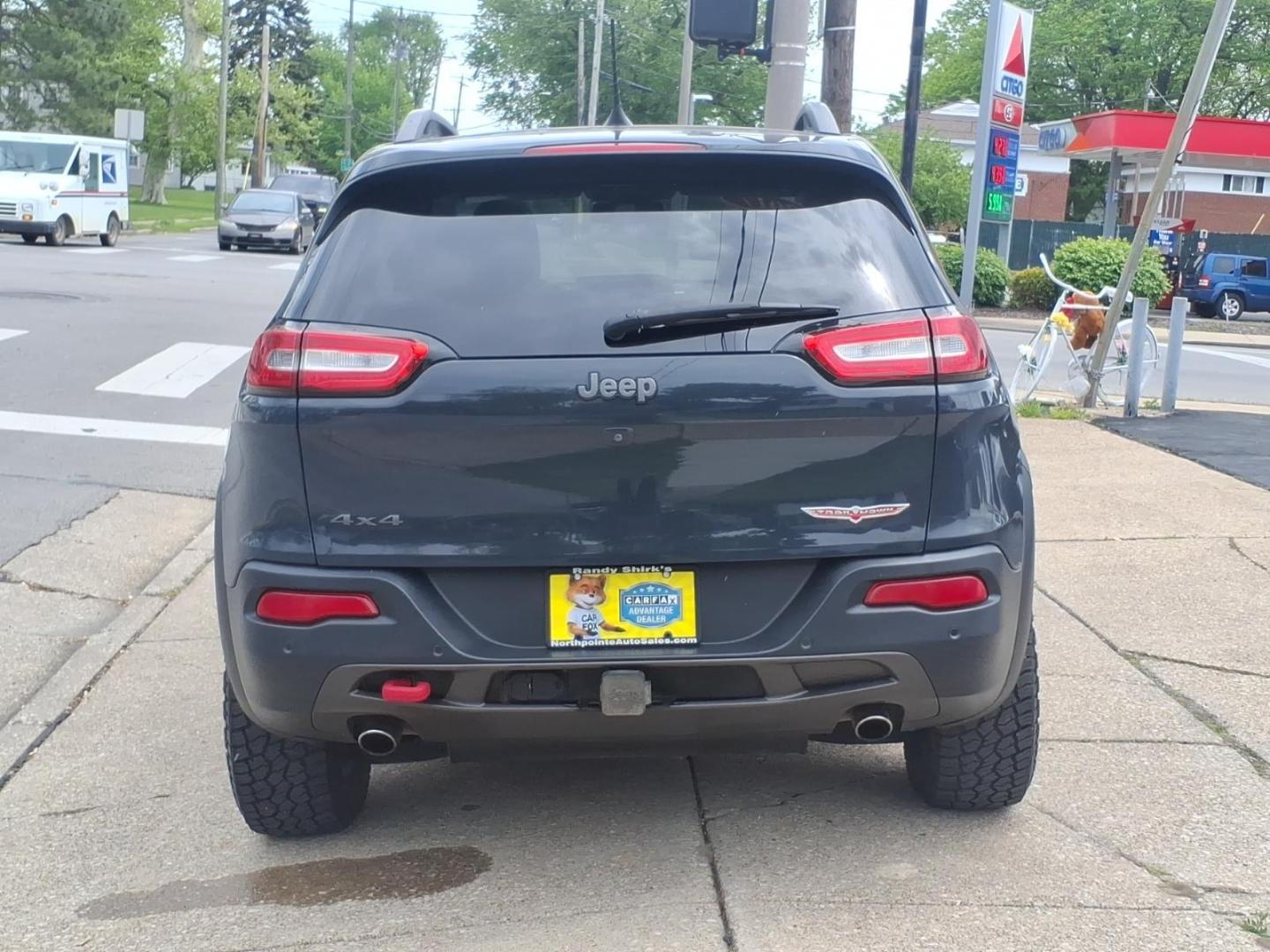 2017 Granite Crystal Metallic Clear Coat Jeep Cherokee Trailhawk (1C4PJMBSXHW) with an 3.2L V6 271hp 239ft. lbs. Sequential Multiport Fuel Injection engine, 4WD 9-Speed Shiftable Automatic transmission, located at 5505 N. Summit St., Toledo, OH, 43611, (419) 729-2688, 41.654953, -83.530014 - Photo#21