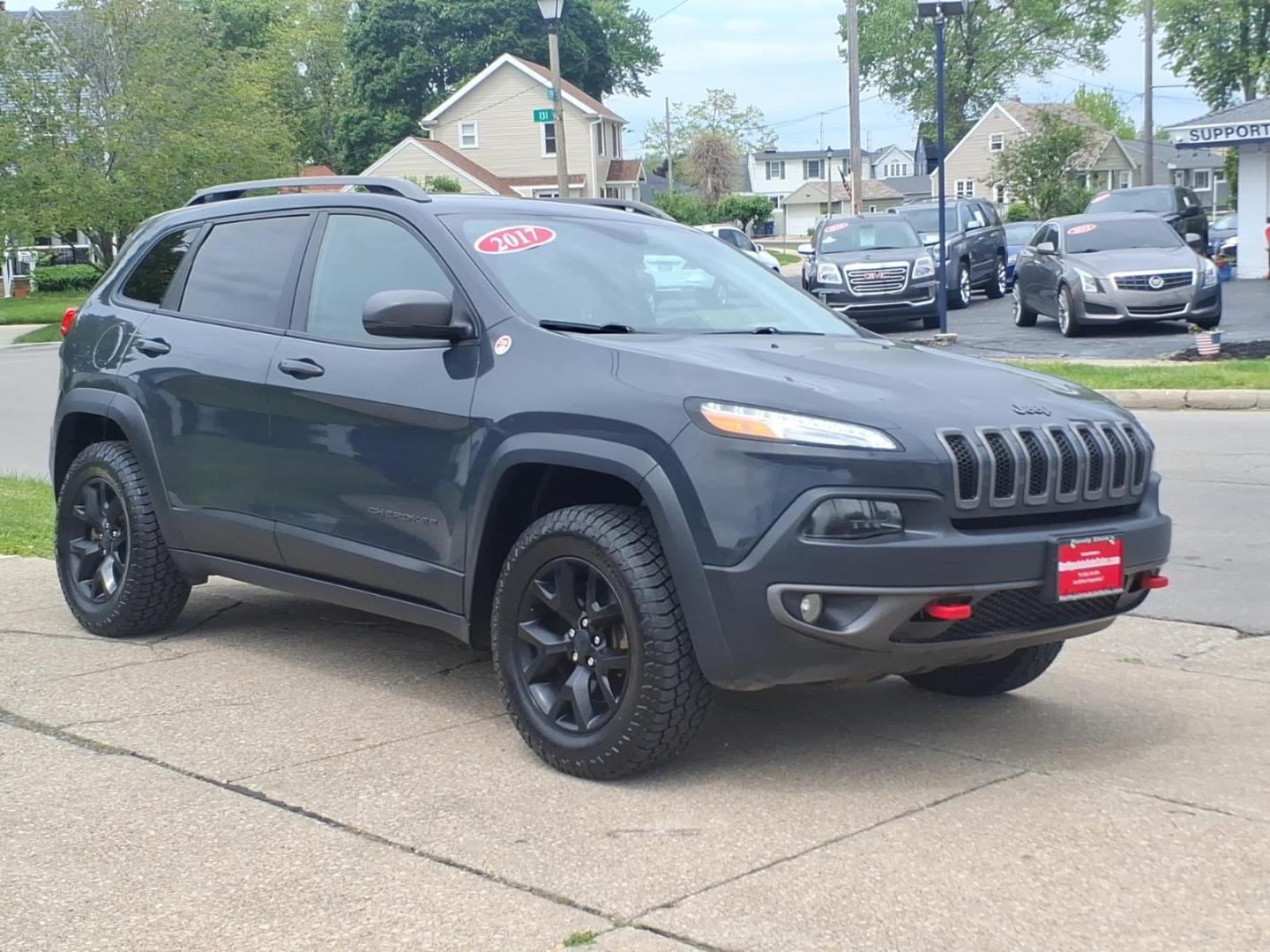 2017 Granite Crystal Metallic Clear Coat Jeep Cherokee Trailhawk (1C4PJMBSXHW) with an 3.2L V6 271hp 239ft. lbs. Sequential Multiport Fuel Injection engine, 4WD 9-Speed Shiftable Automatic transmission, located at 5505 N. Summit St., Toledo, OH, 43611, (419) 729-2688, 41.654953, -83.530014 - Photo#23