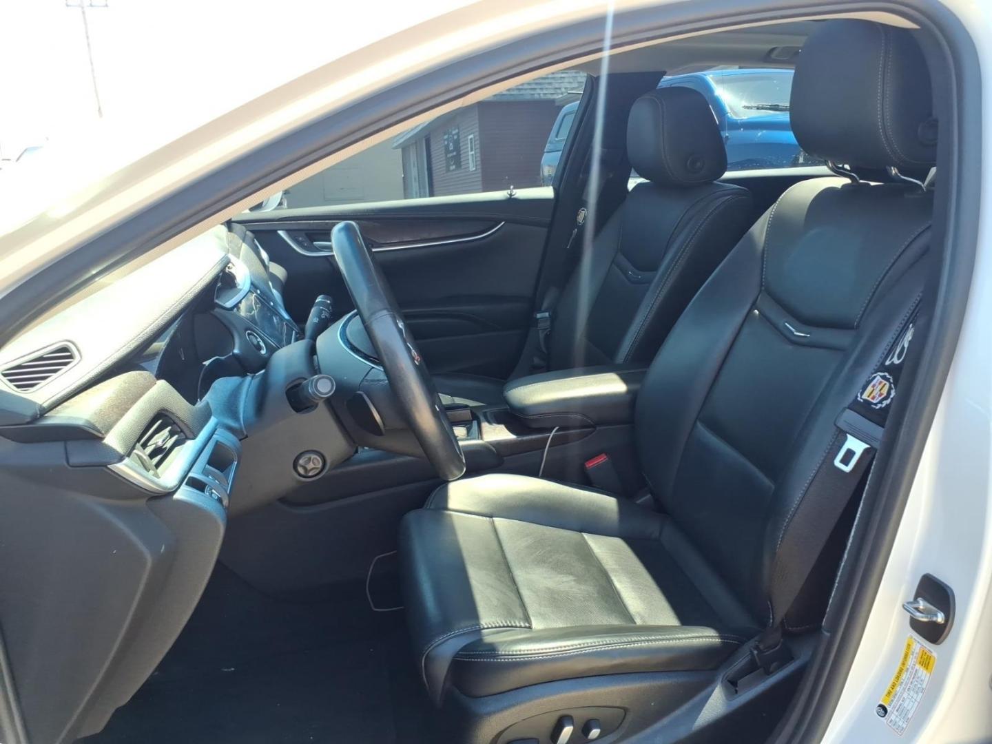 2018 Crystal White Tricoat Cadillac XTS Luxury (2G61N5S30J9) with an 3.6L V6 304hp 264ft. lbs. Direct Injection engine, 6-Speed Shiftable Automatic transmission, located at 5505 N. Summit St., Toledo, OH, 43611, (419) 729-2688, 41.654953, -83.530014 - Photo#3