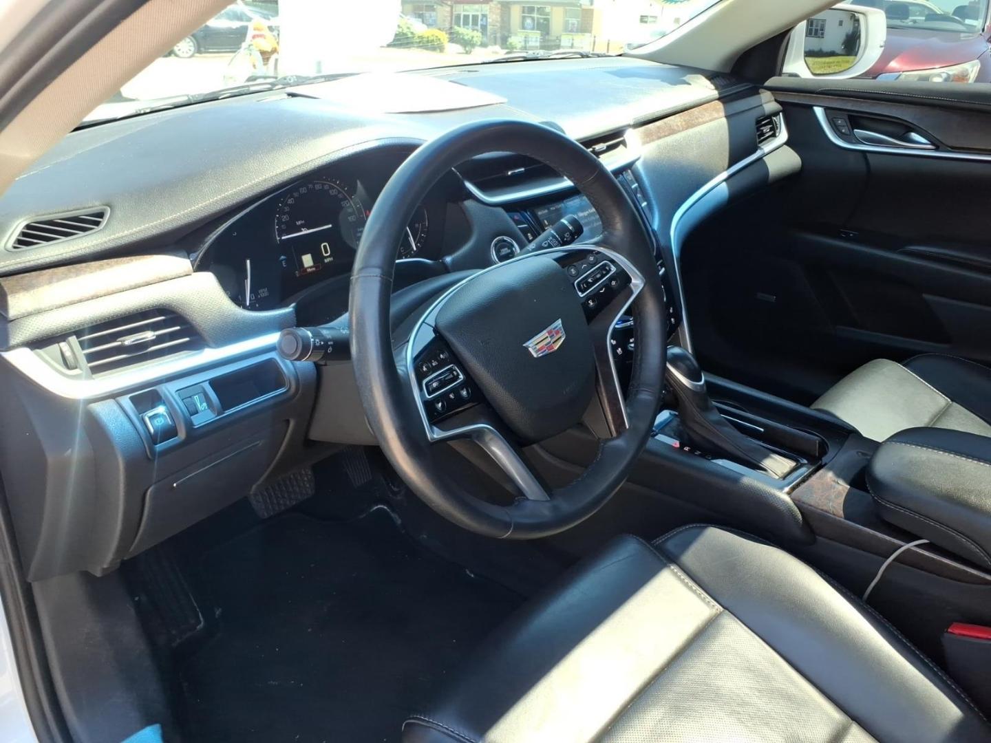 2018 Crystal White Tricoat Cadillac XTS Luxury (2G61N5S30J9) with an 3.6L V6 304hp 264ft. lbs. Direct Injection engine, 6-Speed Shiftable Automatic transmission, located at 5505 N. Summit St., Toledo, OH, 43611, (419) 729-2688, 41.654953, -83.530014 - Photo#4