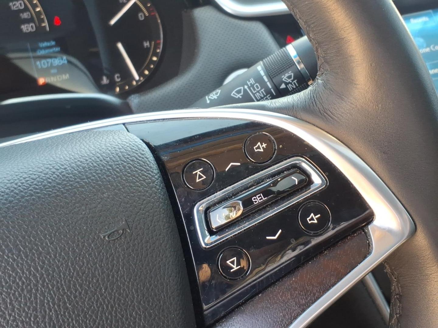2018 Crystal White Tricoat Cadillac XTS Luxury (2G61N5S30J9) with an 3.6L V6 304hp 264ft. lbs. Direct Injection engine, 6-Speed Shiftable Automatic transmission, located at 5505 N. Summit St., Toledo, OH, 43611, (419) 729-2688, 41.654953, -83.530014 - Photo#7