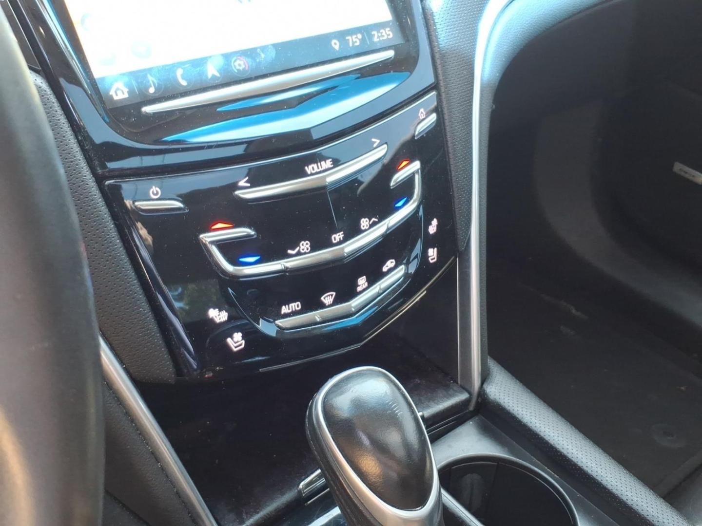 2018 Crystal White Tricoat Cadillac XTS Luxury (2G61N5S30J9) with an 3.6L V6 304hp 264ft. lbs. Direct Injection engine, 6-Speed Shiftable Automatic transmission, located at 5505 N. Summit St., Toledo, OH, 43611, (419) 729-2688, 41.654953, -83.530014 - Photo#13