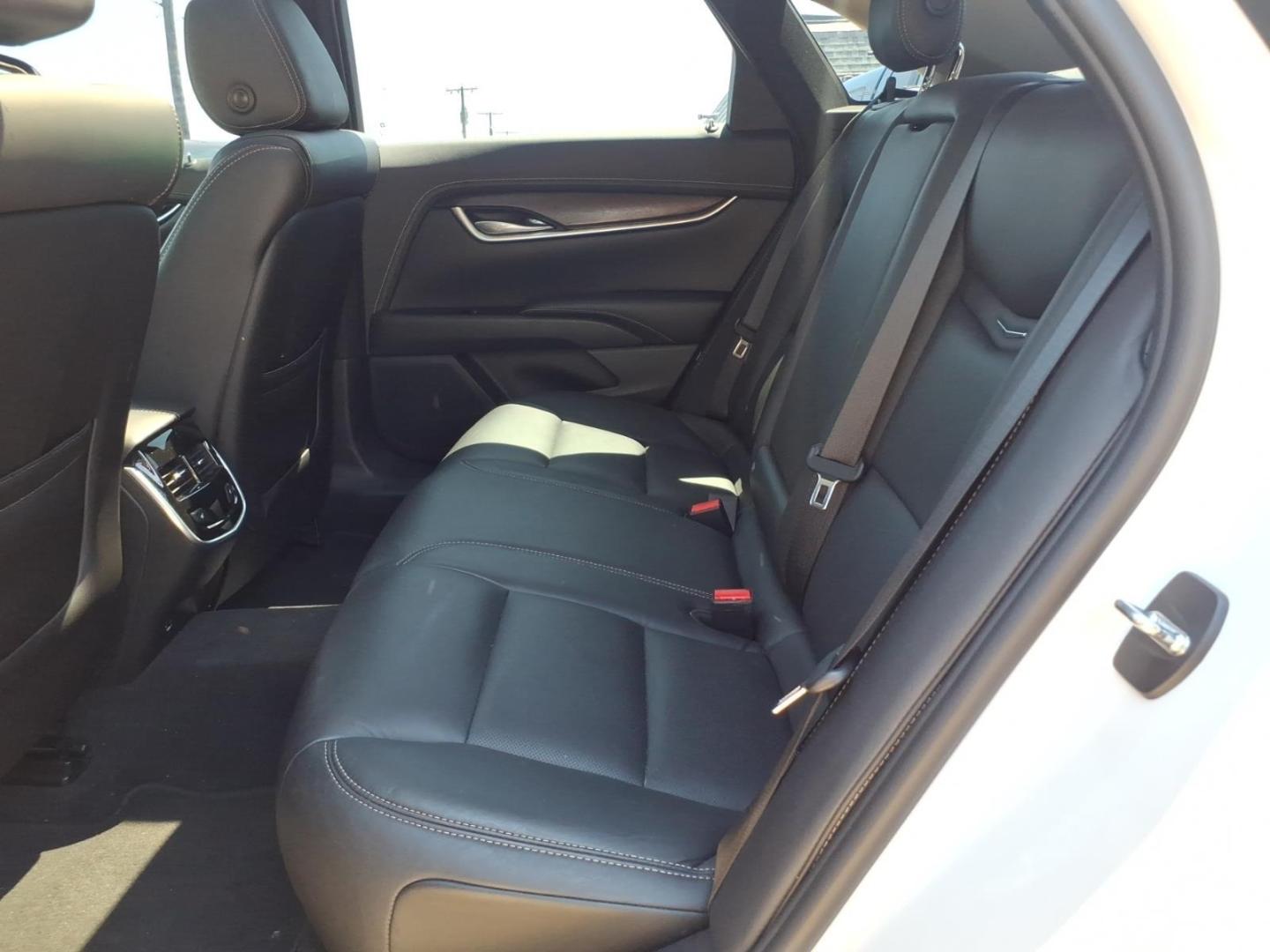 2018 Crystal White Tricoat Cadillac XTS Luxury (2G61N5S30J9) with an 3.6L V6 304hp 264ft. lbs. Direct Injection engine, 6-Speed Shiftable Automatic transmission, located at 5505 N. Summit St., Toledo, OH, 43611, (419) 729-2688, 41.654953, -83.530014 - Photo#15