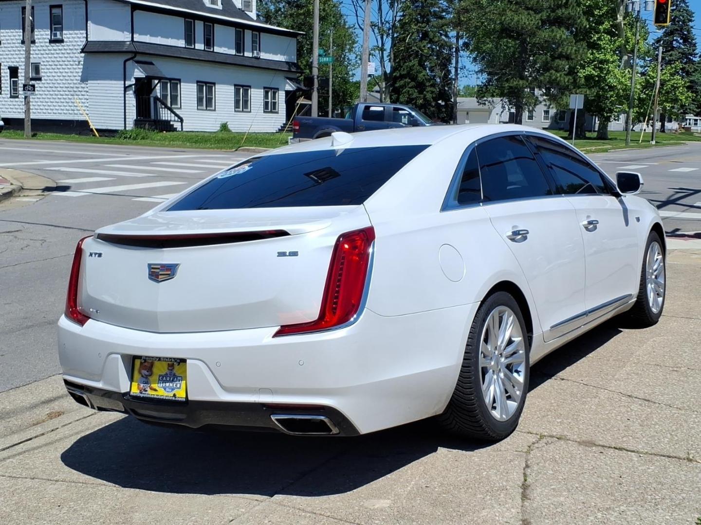 2018 Crystal White Tricoat Cadillac XTS Luxury (2G61N5S30J9) with an 3.6L V6 304hp 264ft. lbs. Direct Injection engine, 6-Speed Shiftable Automatic transmission, located at 5505 N. Summit St., Toledo, OH, 43611, (419) 729-2688, 41.654953, -83.530014 - Photo#21