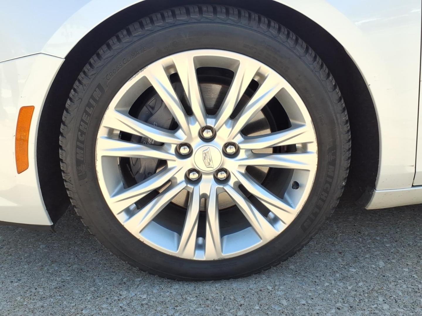2018 Crystal White Tricoat Cadillac XTS Luxury (2G61N5S30J9) with an 3.6L V6 304hp 264ft. lbs. Direct Injection engine, 6-Speed Shiftable Automatic transmission, located at 5505 N. Summit St., Toledo, OH, 43611, (419) 729-2688, 41.654953, -83.530014 - Photo#25