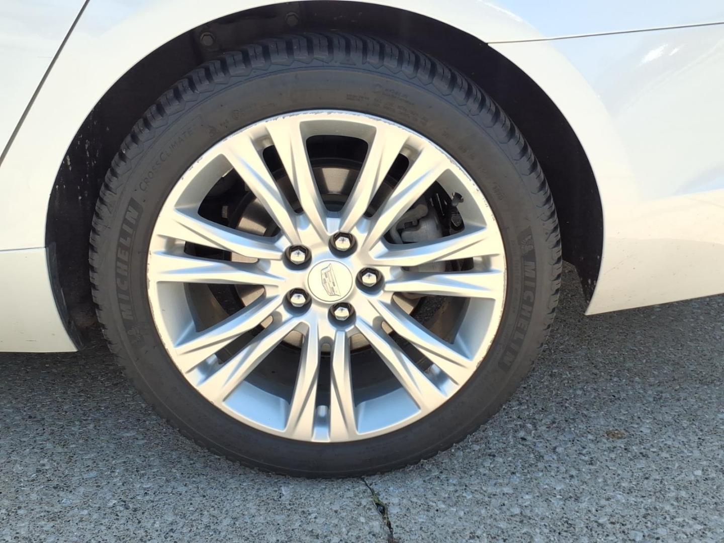 2018 Crystal White Tricoat Cadillac XTS Luxury (2G61N5S30J9) with an 3.6L V6 304hp 264ft. lbs. Direct Injection engine, 6-Speed Shiftable Automatic transmission, located at 5505 N. Summit St., Toledo, OH, 43611, (419) 729-2688, 41.654953, -83.530014 - Photo#26