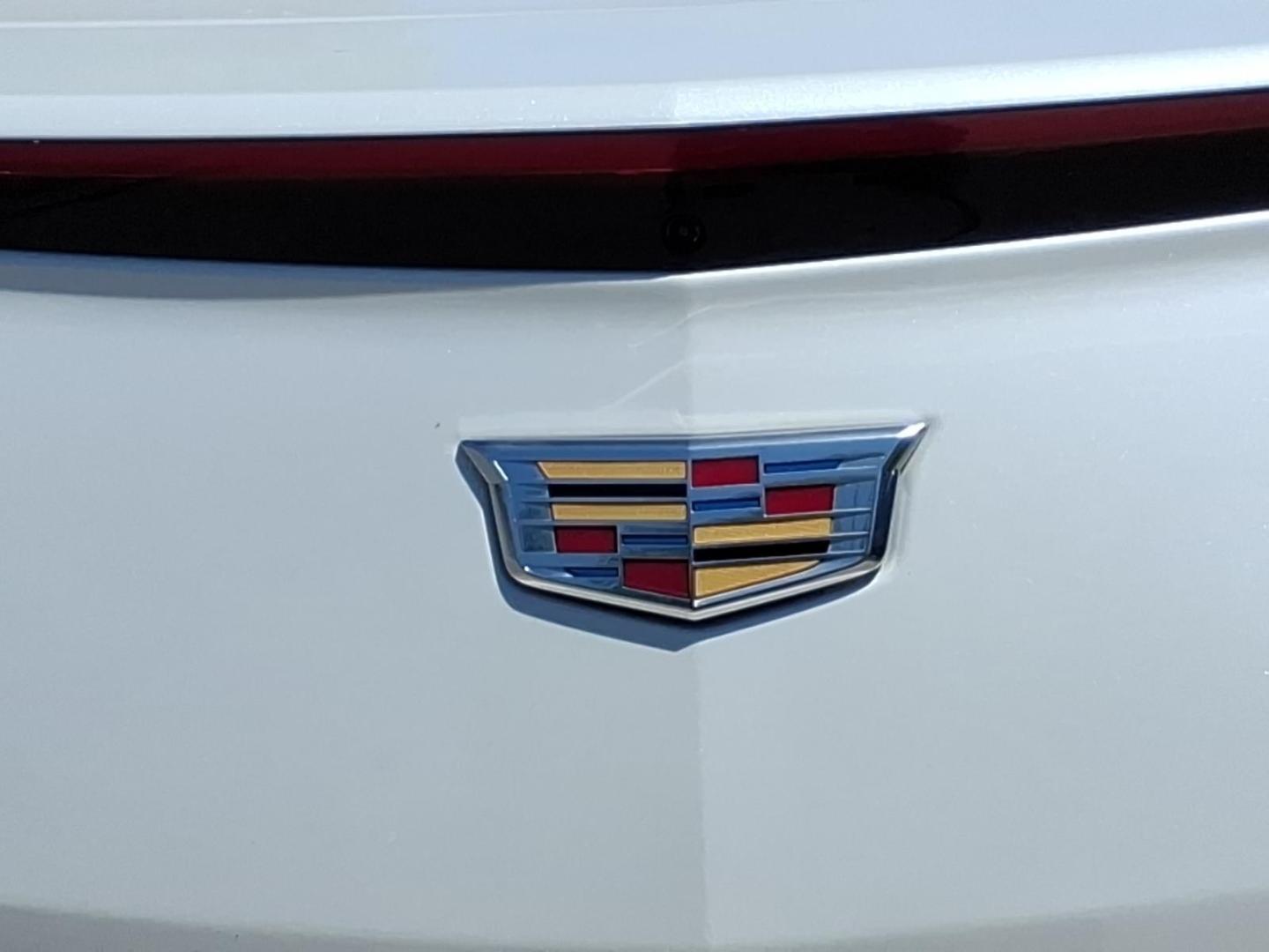 2018 Crystal White Tricoat Cadillac XTS Luxury (2G61N5S30J9) with an 3.6L V6 304hp 264ft. lbs. Direct Injection engine, 6-Speed Shiftable Automatic transmission, located at 5505 N. Summit St., Toledo, OH, 43611, (419) 729-2688, 41.654953, -83.530014 - Photo#29