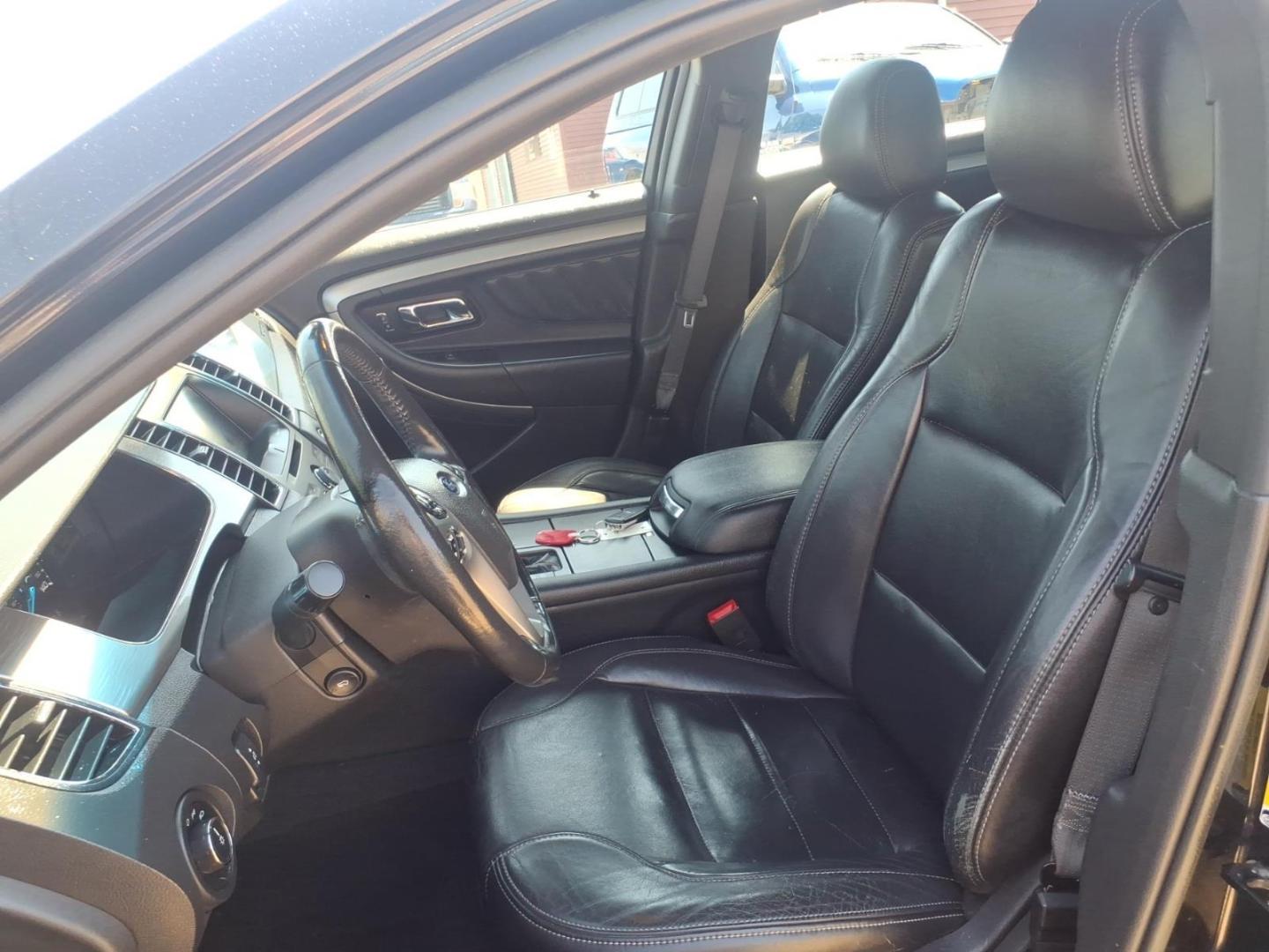 2013 Black Ford Taurus SEL (1FAHP2H84DG) with an 3.5L V6 288hp 254ft. lbs. Sequential Multiport Fuel Injection engine, 6-Speed Shiftable Automatic transmission, located at 5505 N. Summit St., Toledo, OH, 43611, (419) 729-2688, 41.654953, -83.530014 - Photo#4