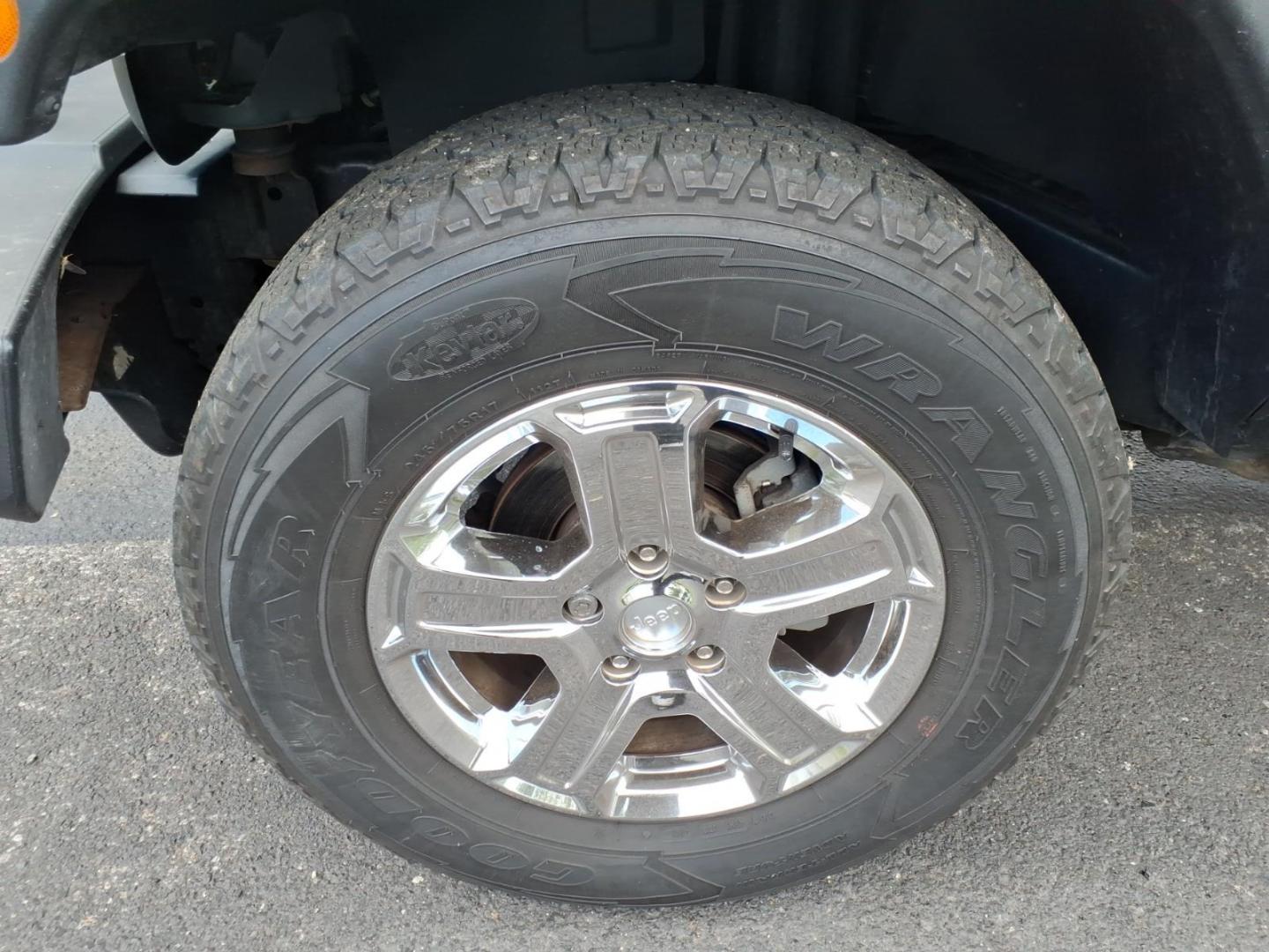 2014 Gray Jeep Wrangler Unlimited Sport (1C4BJWDG7EL) with an 3.6L 3.6L V6 285hp 260ft. lbs. Sequential Multiport Fuel Injection engine, Automatic transmission, located at 5505 N. Summit St., Toledo, OH, 43611, (419) 729-2688, 41.654953, -83.530014 - Photo#22
