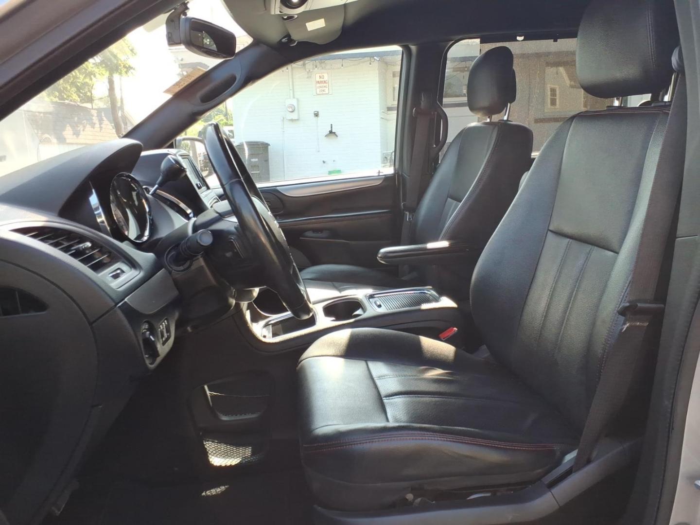 2018 Billet Clear Coat Dodge Grand Caravan GT (2C4RDGEG4JR) with an 3.6L Pentastar 3.6L Flex Fuel V6 283hp 260ft. lbs. Sequential Multiport Fuel Injection engine, 6-Speed Shiftable Automatic transmission, located at 5505 N. Summit St., Toledo, OH, 43611, (419) 729-2688, 41.654953, -83.530014- Photo#1