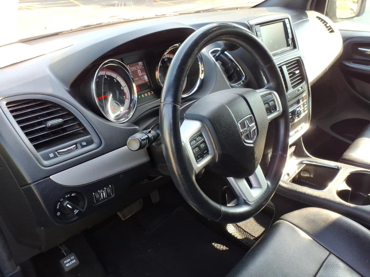 2018 Billet Clear Coat Dodge Grand Caravan GT (2C4RDGEG4JR) with an 3.6L Pentastar 3.6L Flex Fuel V6 283hp 260ft. lbs. Sequential Multiport Fuel Injection engine, 6-Speed Shiftable Automatic transmission, located at 5505 N. Summit St., Toledo, OH, 43611, (419) 729-2688, 41.654953, -83.530014- Photo#2