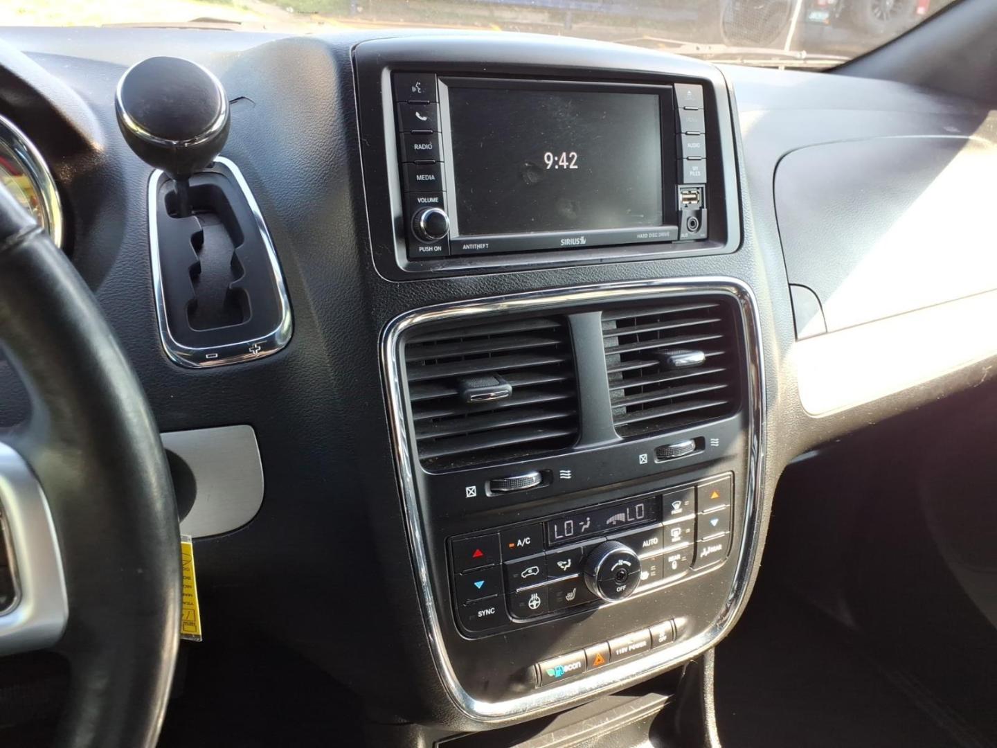 2018 Billet Clear Coat Dodge Grand Caravan GT (2C4RDGEG4JR) with an 3.6L Pentastar 3.6L Flex Fuel V6 283hp 260ft. lbs. Sequential Multiport Fuel Injection engine, 6-Speed Shiftable Automatic transmission, located at 5505 N. Summit St., Toledo, OH, 43611, (419) 729-2688, 41.654953, -83.530014- Photo#8