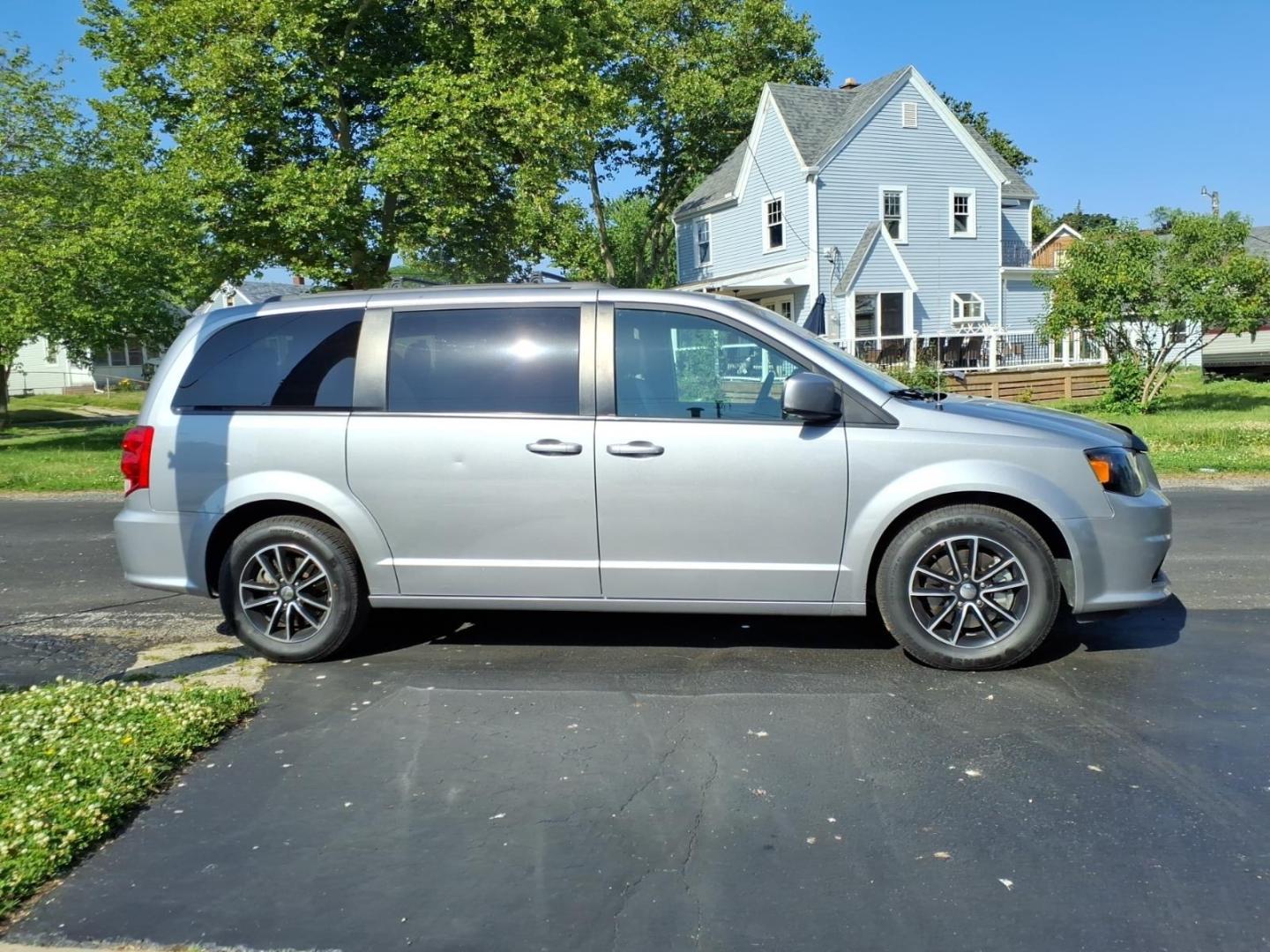 2018 Billet Clear Coat Dodge Grand Caravan GT (2C4RDGEG4JR) with an 3.6L Pentastar 3.6L Flex Fuel V6 283hp 260ft. lbs. Sequential Multiport Fuel Injection engine, 6-Speed Shiftable Automatic transmission, located at 5505 N. Summit St., Toledo, OH, 43611, (419) 729-2688, 41.654953, -83.530014- Photo#22