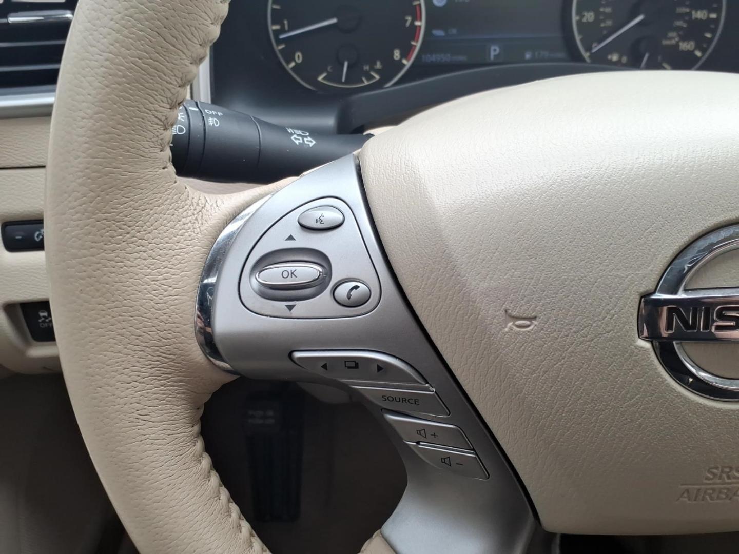 2015 White Nissan Murano S (5N1AZ2MH3FN) with an 3.5L 3.5L V6 260hp 240ft. lbs. Sequential Multiport Fuel Injection engine, CVT transmission, located at 5505 N. Summit St., Toledo, OH, 43611, (419) 729-2688, 41.654953, -83.530014- Photo#8
