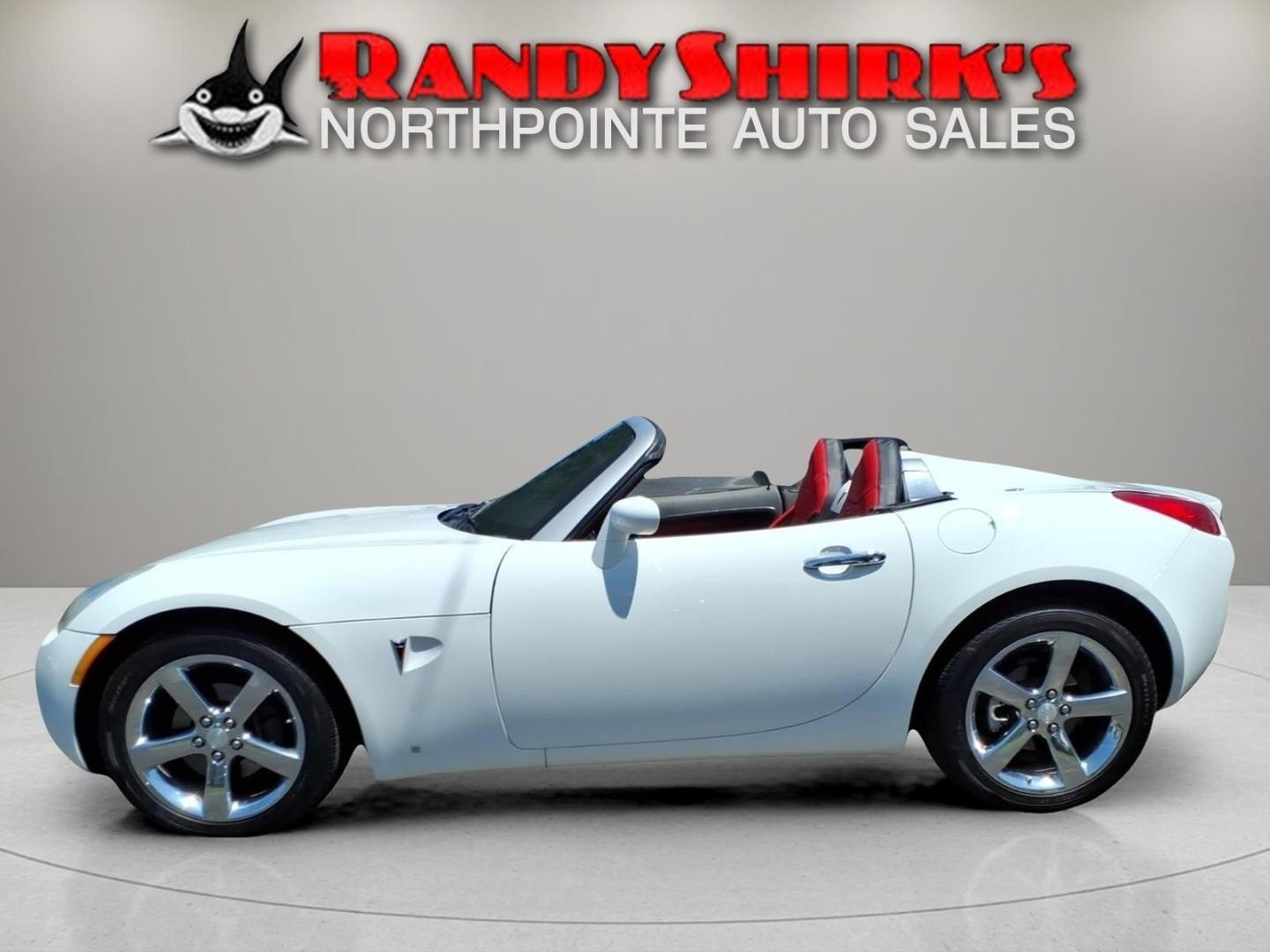 2009 Pure 50u Pontiac Solstice Base (1G2MC35B99Y) with an 2.4L Ecotec 2.4L I4 173hp 167ft. lbs. Sequential Multiport Fuel Injection engine, 5-Speed Automatic transmission, located at 5505 N. Summit St., Toledo, OH, 43611, (419) 729-2688, 41.654953, -83.530014- Photo#0