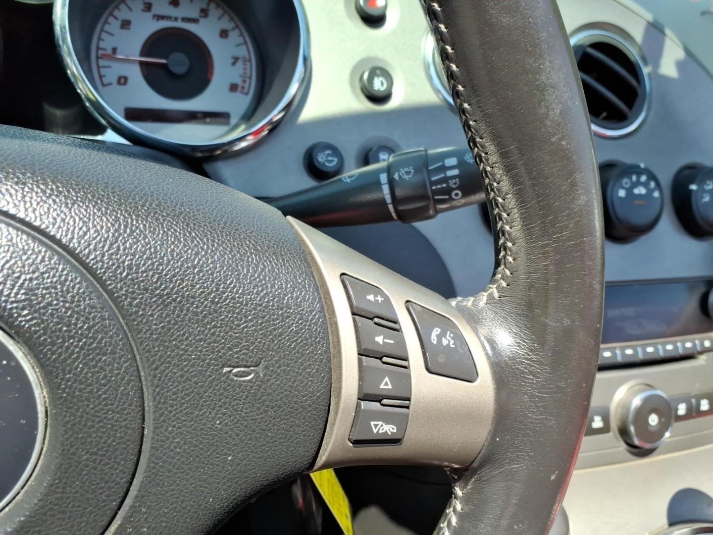 2009 Pure 50u Pontiac Solstice Base (1G2MC35B99Y) with an 2.4L Ecotec 2.4L I4 173hp 167ft. lbs. Sequential Multiport Fuel Injection engine, 5-Speed Automatic transmission, located at 5505 N. Summit St., Toledo, OH, 43611, (419) 729-2688, 41.654953, -83.530014- Photo#5