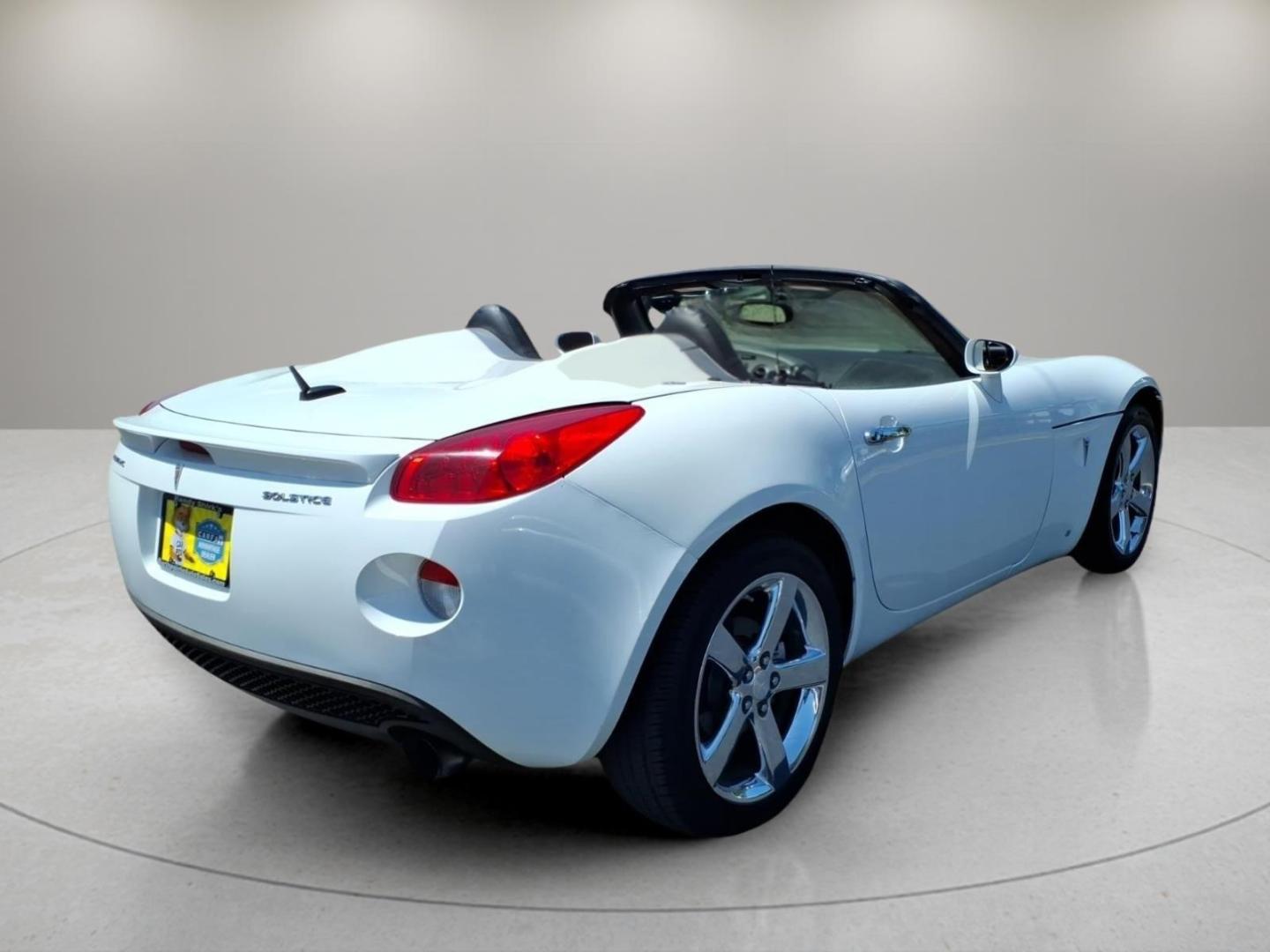 2009 Pure 50u Pontiac Solstice Base (1G2MC35B99Y) with an 2.4L Ecotec 2.4L I4 173hp 167ft. lbs. Sequential Multiport Fuel Injection engine, 5-Speed Automatic transmission, located at 5505 N. Summit St., Toledo, OH, 43611, (419) 729-2688, 41.654953, -83.530014- Photo#15