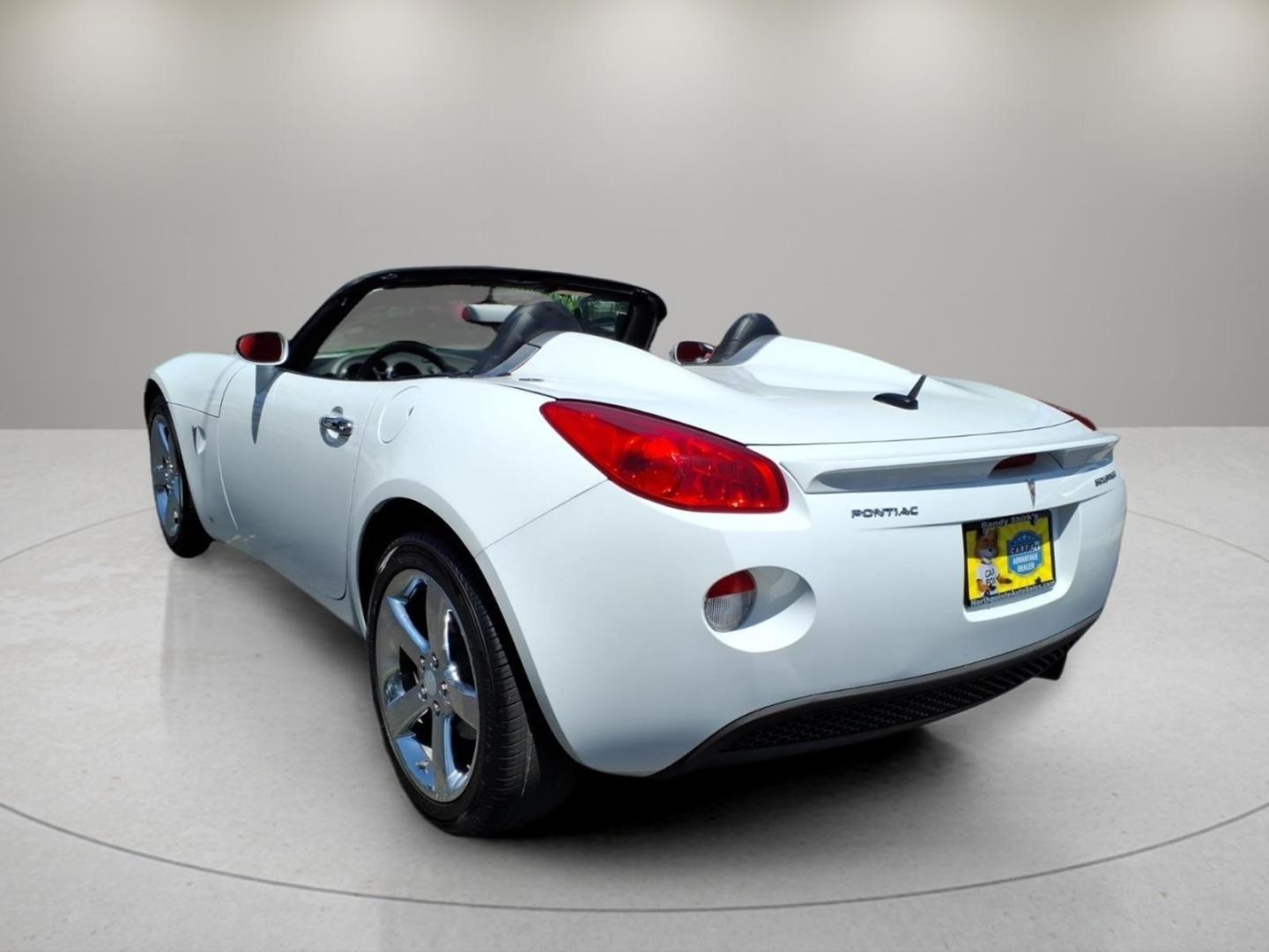 2009 Pure 50u Pontiac Solstice Base (1G2MC35B99Y) with an 2.4L Ecotec 2.4L I4 173hp 167ft. lbs. Sequential Multiport Fuel Injection engine, 5-Speed Automatic transmission, located at 5505 N. Summit St., Toledo, OH, 43611, (419) 729-2688, 41.654953, -83.530014- Photo#17