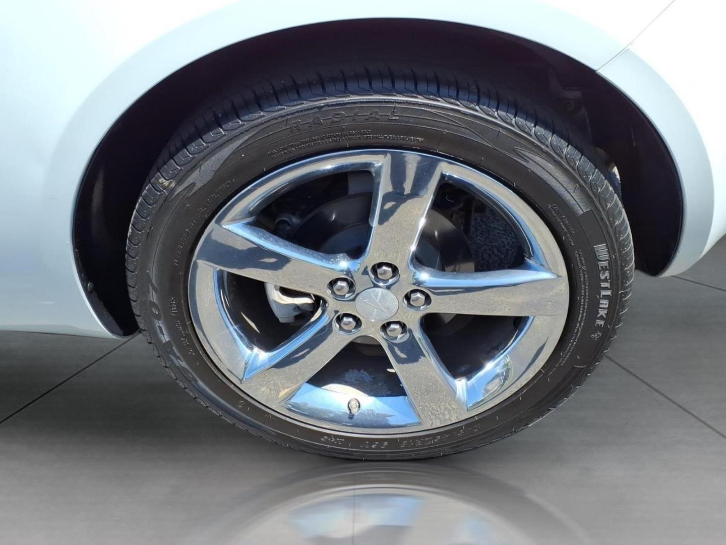 2009 Pure 50u Pontiac Solstice Base (1G2MC35B99Y) with an 2.4L Ecotec 2.4L I4 173hp 167ft. lbs. Sequential Multiport Fuel Injection engine, 5-Speed Automatic transmission, located at 5505 N. Summit St., Toledo, OH, 43611, (419) 729-2688, 41.654953, -83.530014- Photo#18