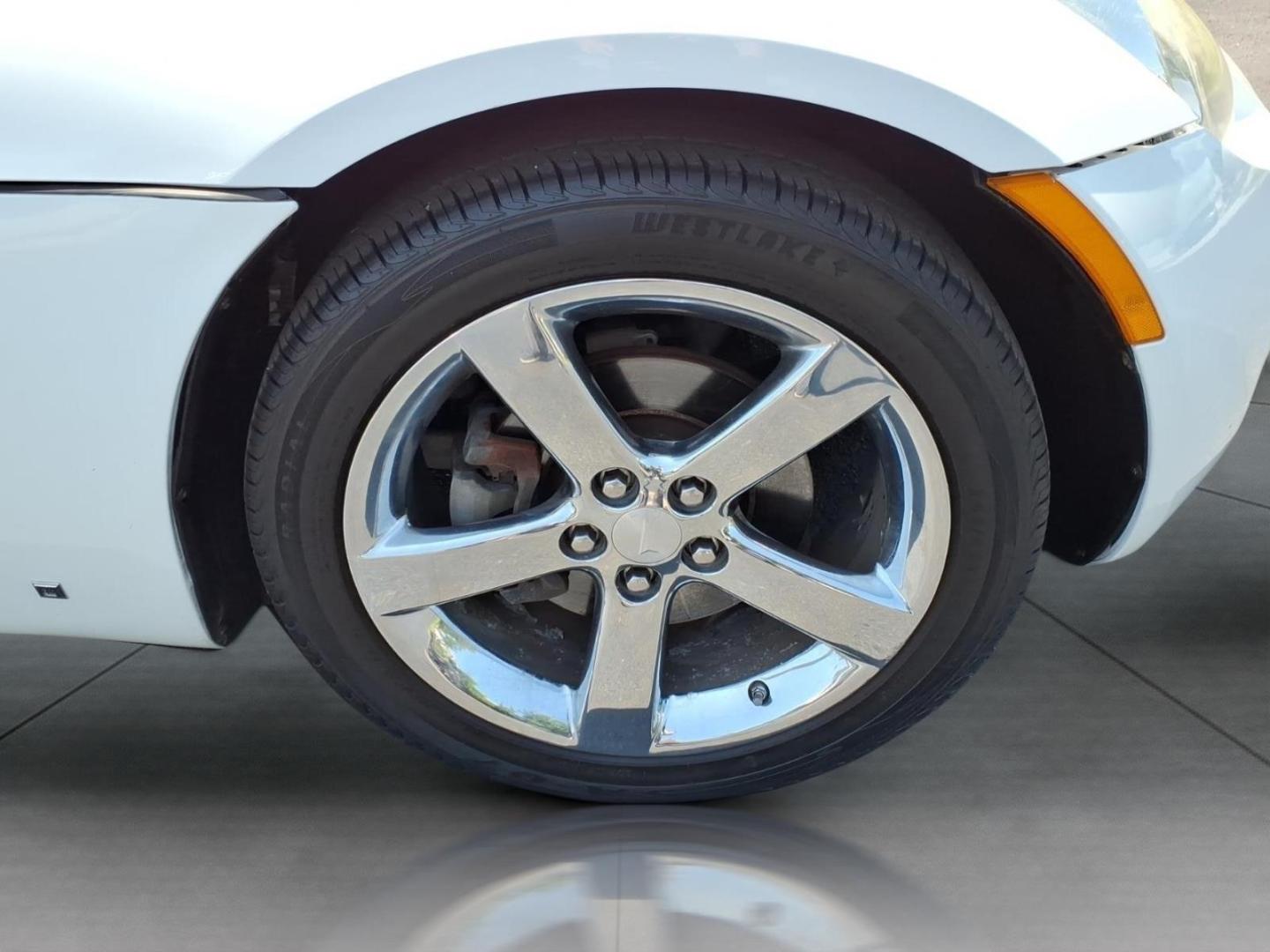 2009 Pure 50u Pontiac Solstice Base (1G2MC35B99Y) with an 2.4L Ecotec 2.4L I4 173hp 167ft. lbs. Sequential Multiport Fuel Injection engine, 5-Speed Automatic transmission, located at 5505 N. Summit St., Toledo, OH, 43611, (419) 729-2688, 41.654953, -83.530014- Photo#20