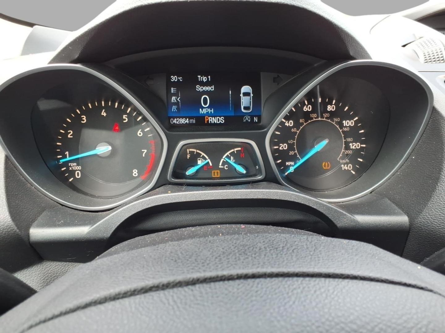 2017 Oxford White Yz Ford Escape SE (1FMCU9GD4HU) with an 1.5L EcoBoost 1.5L Turbo I4 179hp 177ft. lbs. Direct Injection engine, 6-Speed Shiftable Automatic transmission, located at 5505 N. Summit St., Toledo, OH, 43611, (419) 729-2688, 41.654953, -83.530014- Photo#8