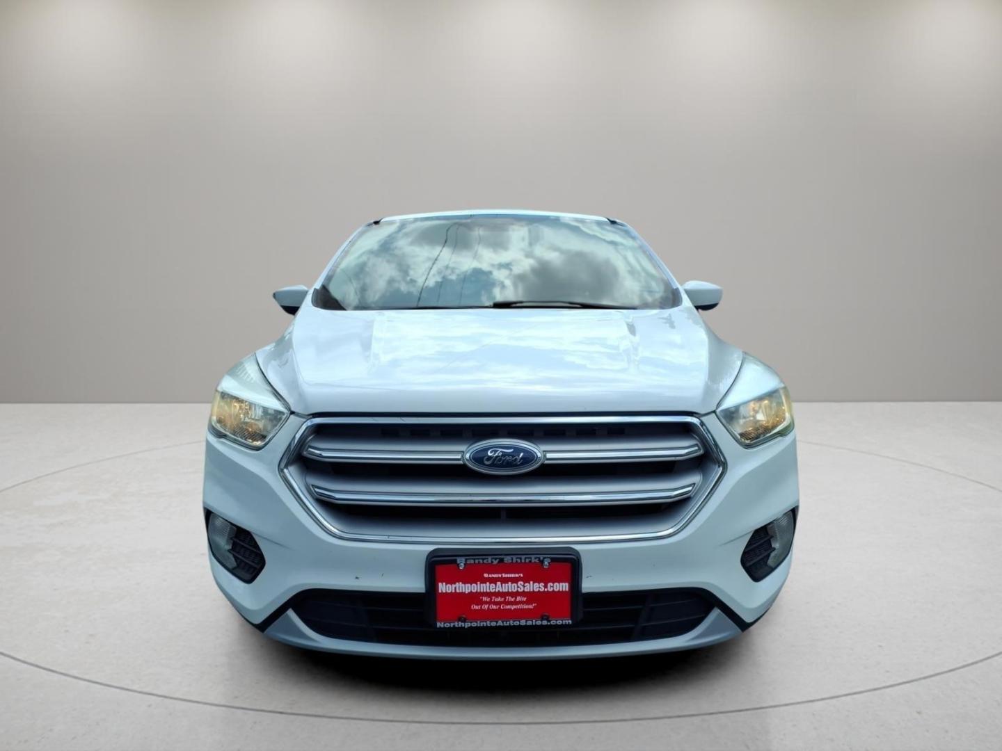 2017 Oxford White Yz Ford Escape SE (1FMCU9GD4HU) with an 1.5L EcoBoost 1.5L Turbo I4 179hp 177ft. lbs. Direct Injection engine, 6-Speed Shiftable Automatic transmission, located at 5505 N. Summit St., Toledo, OH, 43611, (419) 729-2688, 41.654953, -83.530014- Photo#17