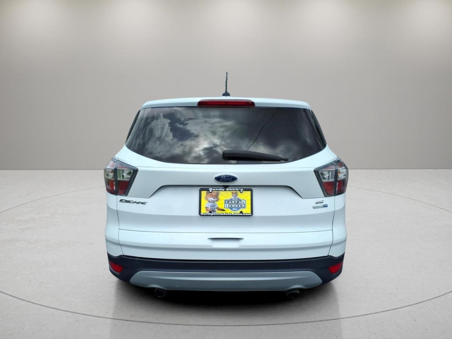 2017 Oxford White Yz Ford Escape SE (1FMCU9GD4HU) with an 1.5L EcoBoost 1.5L Turbo I4 179hp 177ft. lbs. Direct Injection engine, 6-Speed Shiftable Automatic transmission, located at 5505 N. Summit St., Toledo, OH, 43611, (419) 729-2688, 41.654953, -83.530014- Photo#21