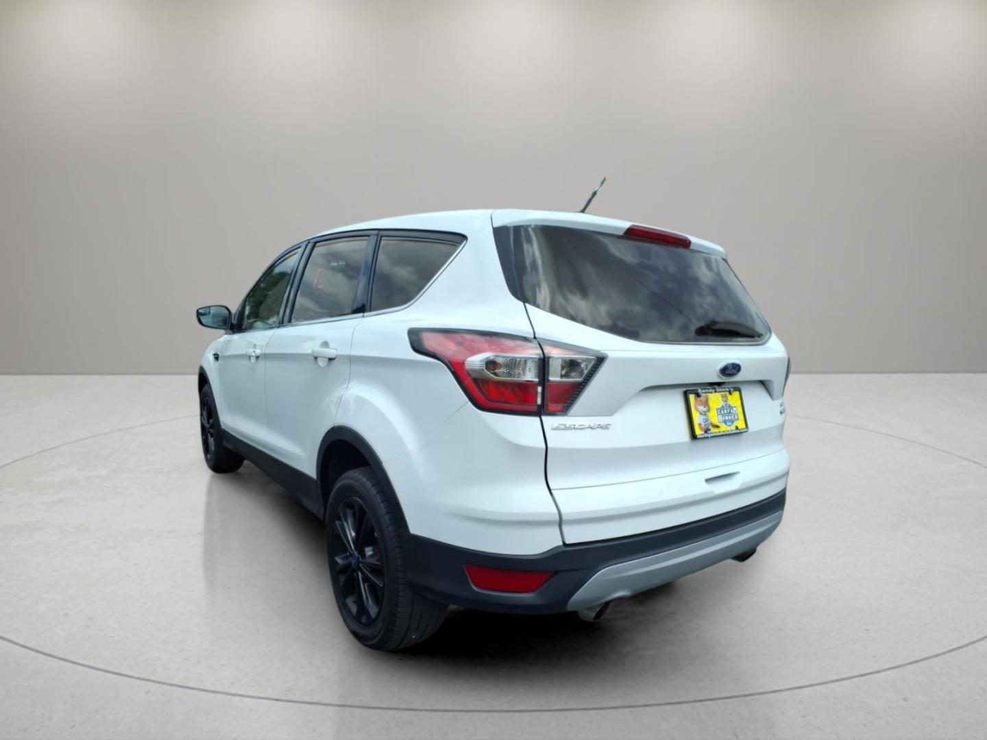 2017 Oxford White Yz Ford Escape SE (1FMCU9GD4HU) with an 1.5L EcoBoost 1.5L Turbo I4 179hp 177ft. lbs. Direct Injection engine, 6-Speed Shiftable Automatic transmission, located at 5505 N. Summit St., Toledo, OH, 43611, (419) 729-2688, 41.654953, -83.530014- Photo#22
