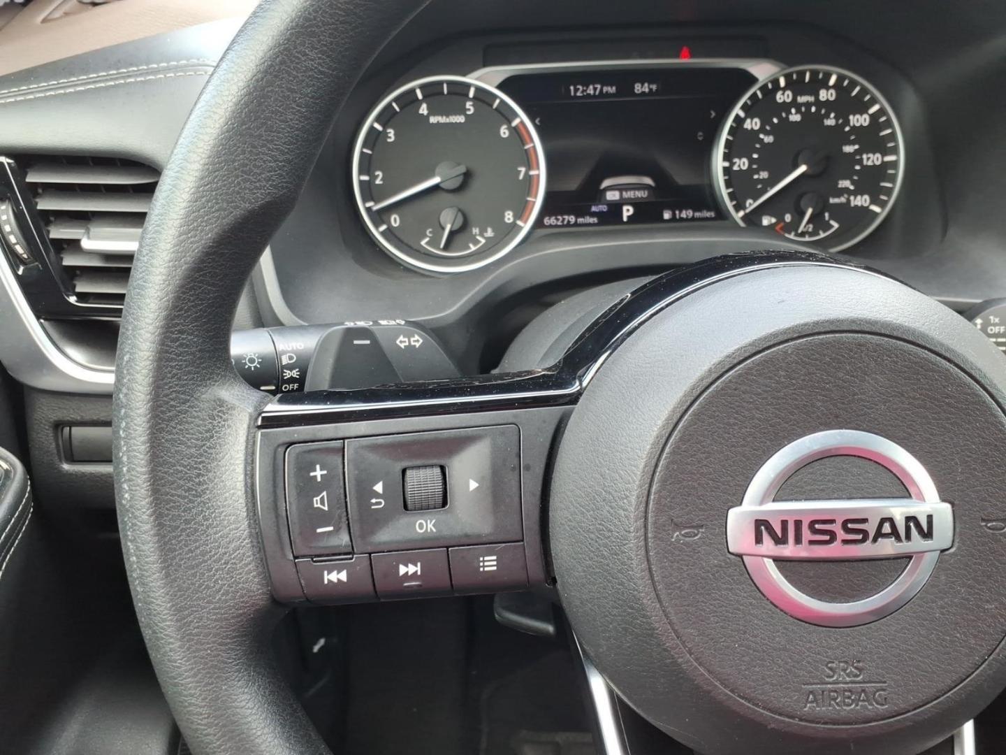 2021 Gun Metallic Nissan Rogue SV (5N1AT3BBXMC) with an 2.5L 2.5L I4 181hp 181ft. lbs. Direct Injection engine, 8-Speed Shiftable CVT transmission, located at 5505 N. Summit St., Toledo, OH, 43611, (419) 729-2688, 41.654953, -83.530014- Photo#7
