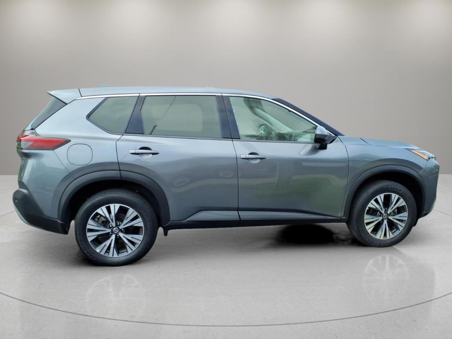 2021 Gun Metallic Nissan Rogue SV (5N1AT3BBXMC) with an 2.5L 2.5L I4 181hp 181ft. lbs. Direct Injection engine, 8-Speed Shiftable CVT transmission, located at 5505 N. Summit St., Toledo, OH, 43611, (419) 729-2688, 41.654953, -83.530014- Photo#22