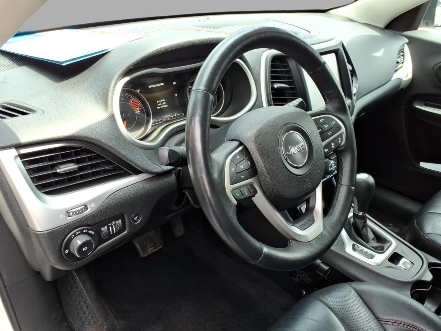 2016 Bright White Clear Coat Pw7 Jeep Cherokee Trailhawk (1C4PJMBS3GW) with an 3.2L 3.2L V6 271hp 239ft. lbs. Sequential Multiport Fuel Injection engine, 4WD 9-Speed Shiftable Automatic transmission, located at 5505 N. Summit St., Toledo, OH, 43611, (419) 729-2688, 41.654953, -83.530014- Photo#5